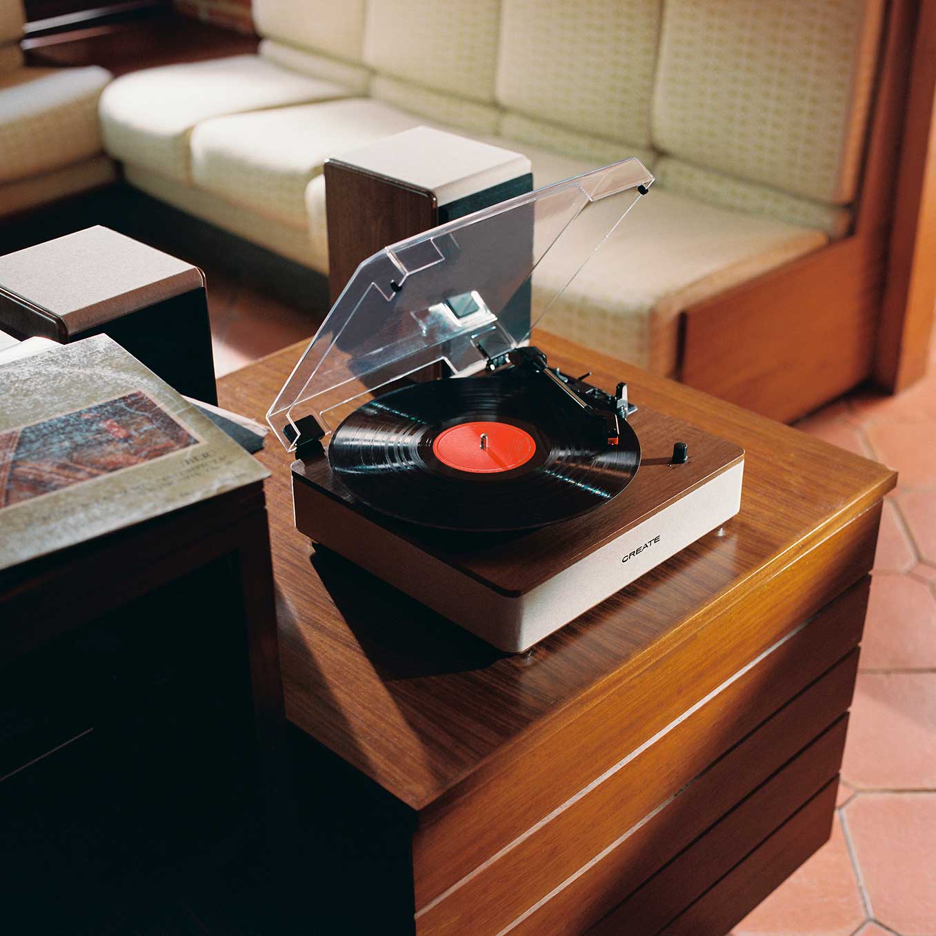 RECORD PLAYER PRO - Turntable with 2 external speakers, Bluetooth, and RCA output