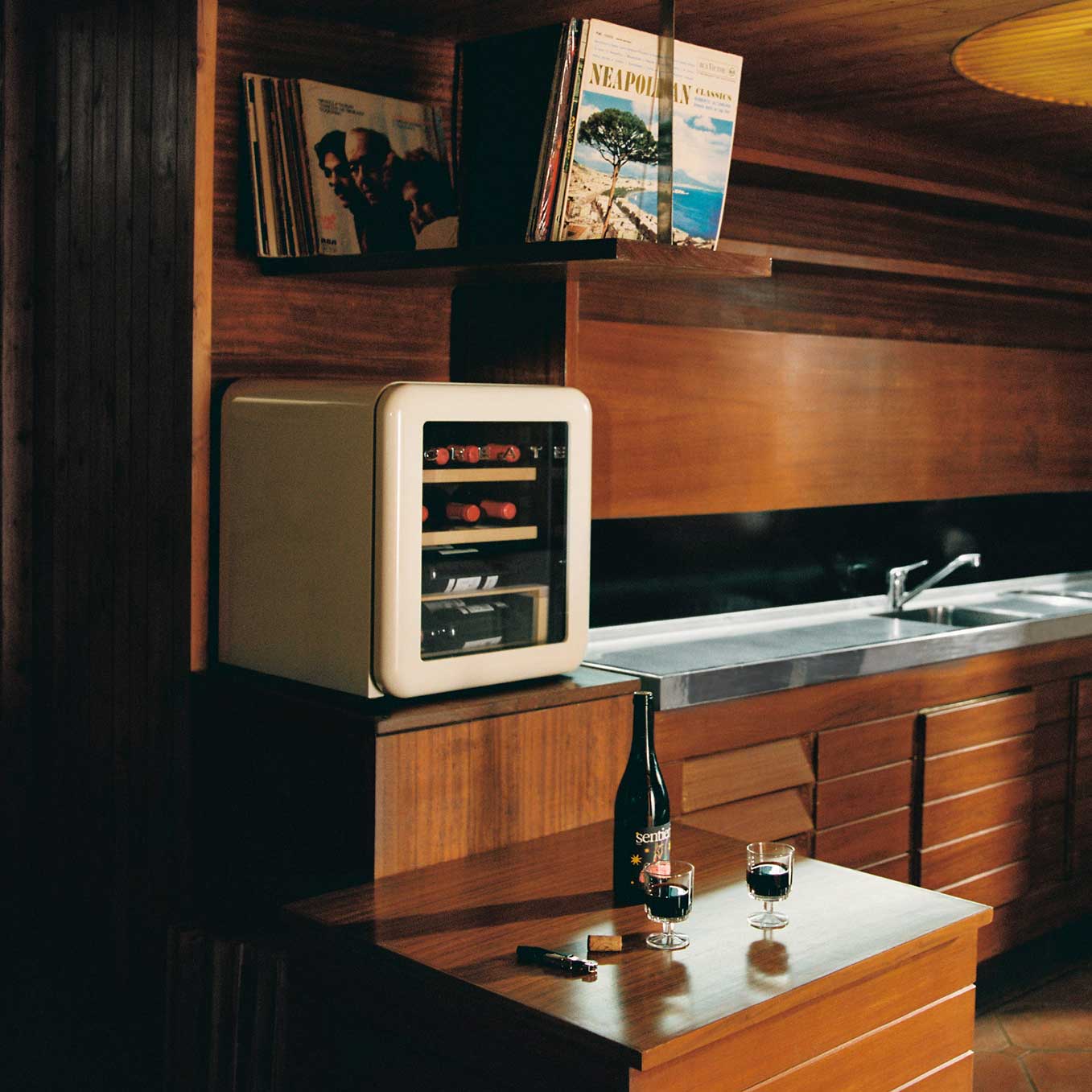 WINECOOLER RETRO - Retro-style electric wine cooler for 12, 24, 45 or 72 Bottles