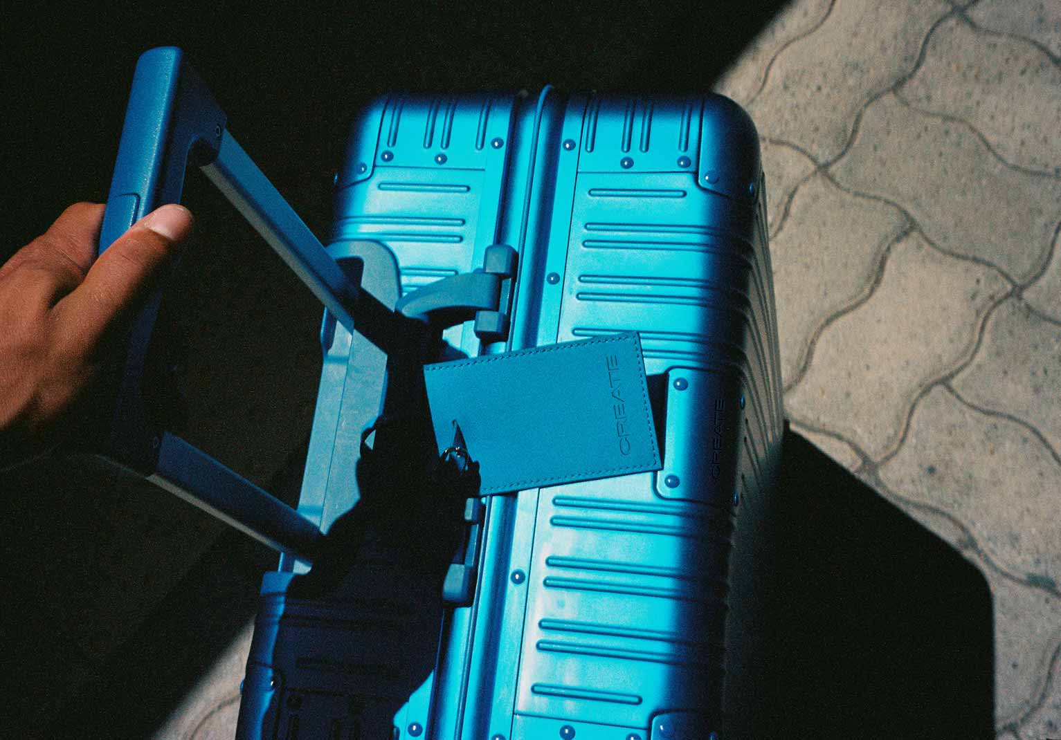 LUGGAGE ALUMINIUM - Aluminium hard-shell suitcase with TSA lock and multidirectional wheels
