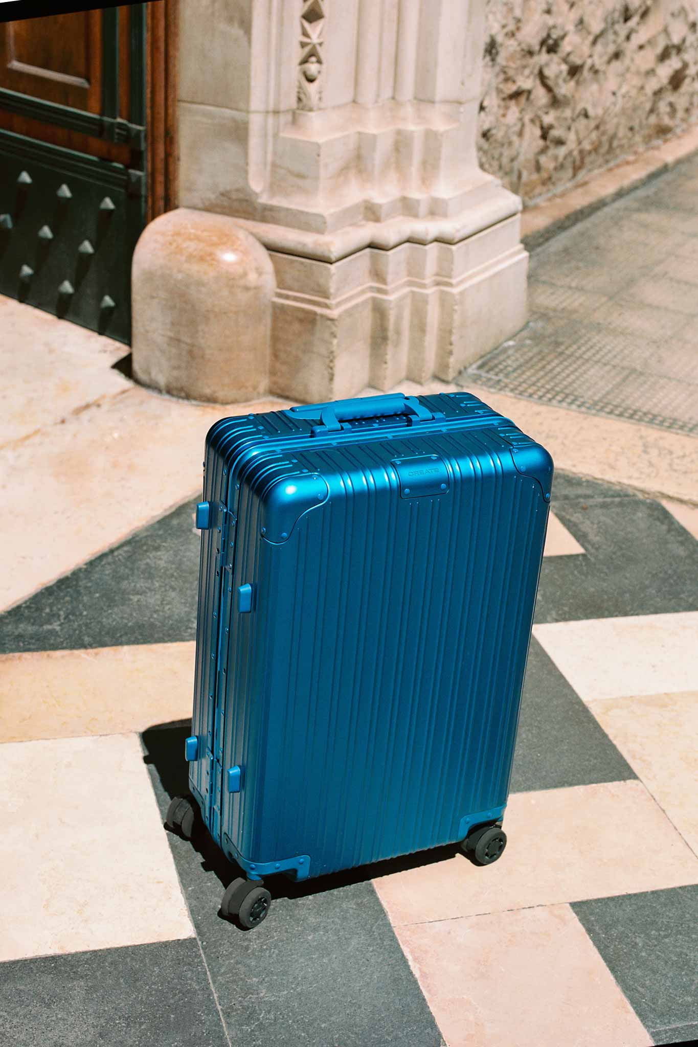 LUGGAGE ALUMINIUM - Aluminium hard-shell suitcase with TSA lock and multidirectional wheels