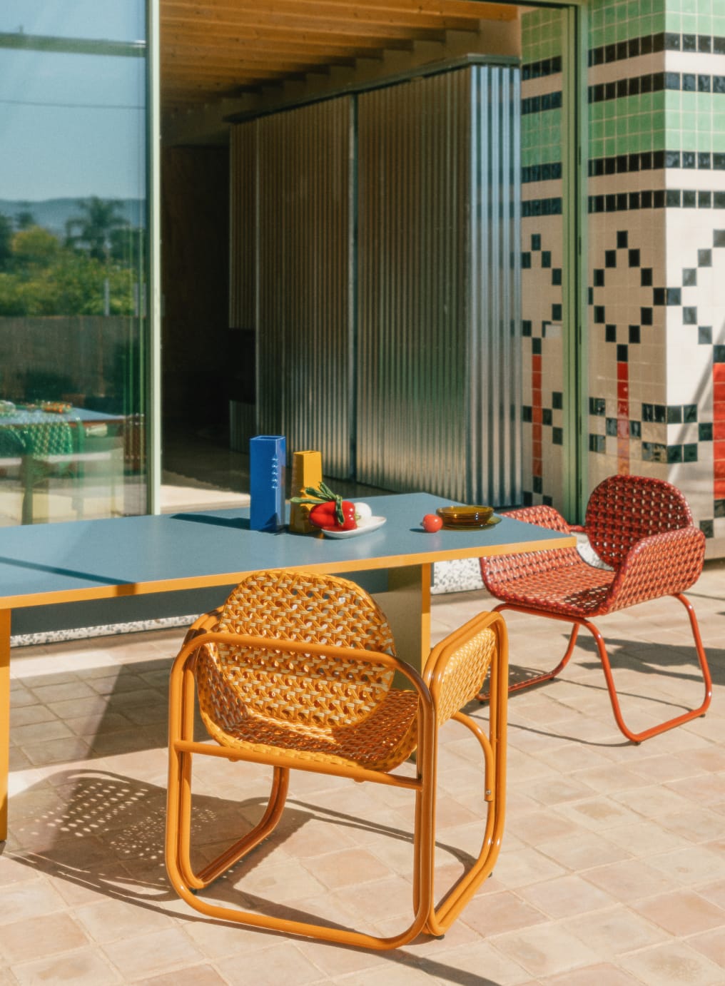 Sessel mit Armlehnen aus Aluminium und synthetischem Rattan mit Kissen Roys