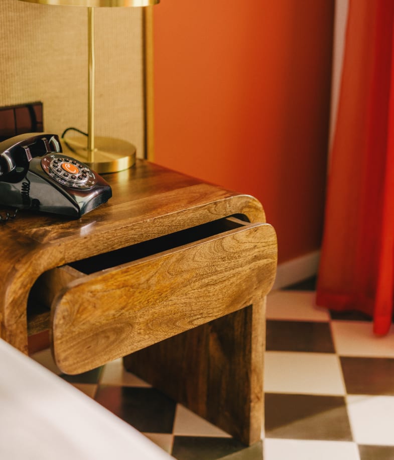 Beistelltisch mit Schublade aus Mangoholz (61x45,5 cm) Vanile