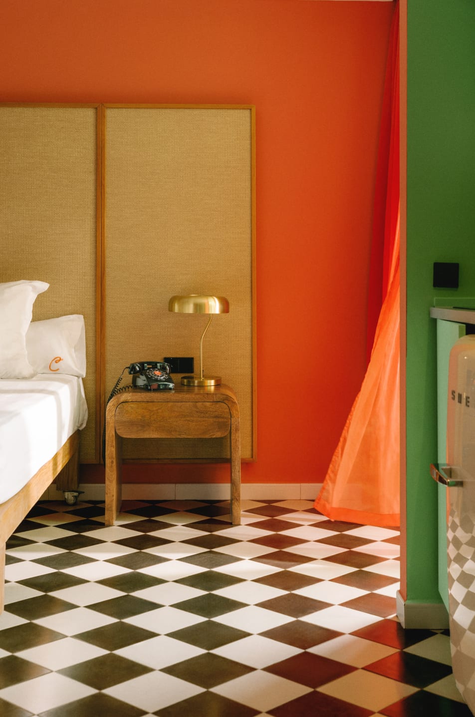 Beistelltisch mit Schublade aus Mangoholz (61x45,5 cm) Vanile