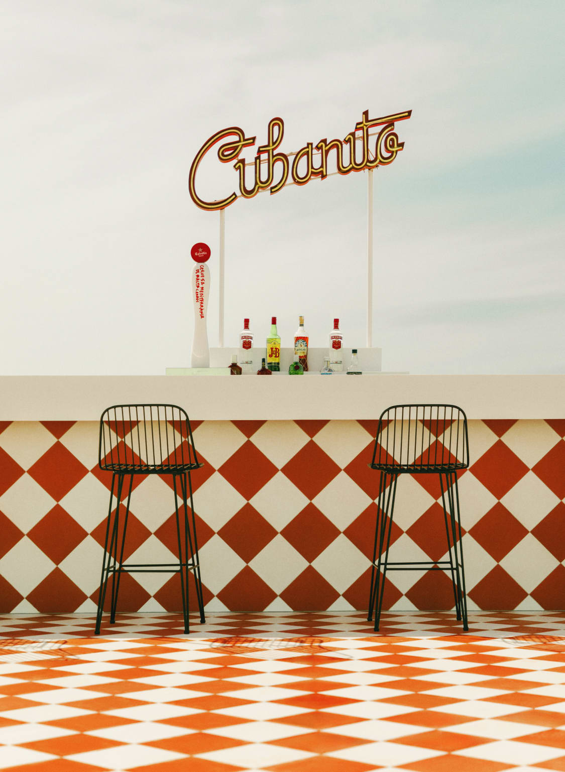 Barhocker in Metall (67 cm) Born