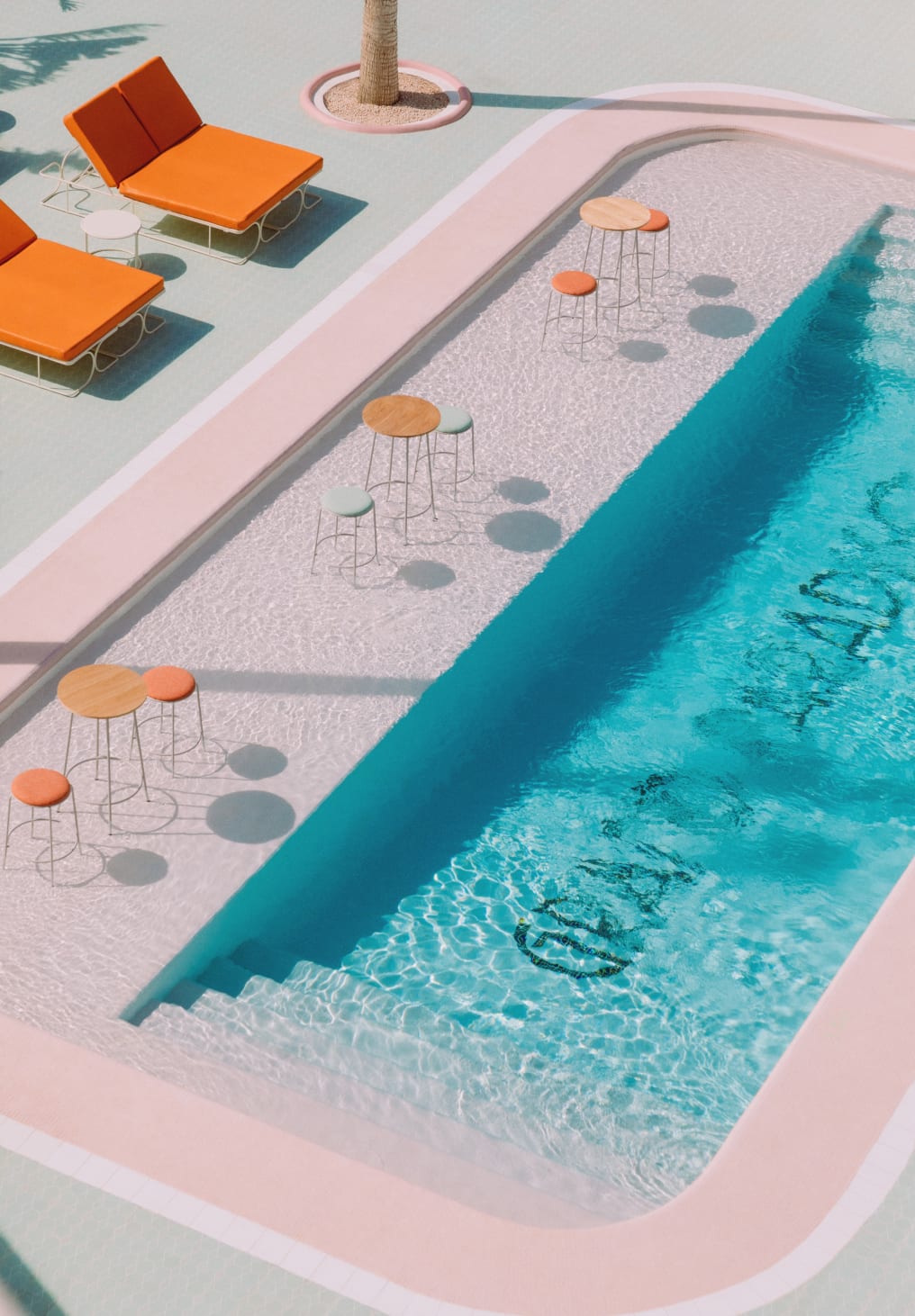 Hoher Hocker aus Stoff und Stahl (74 cm) Tamba