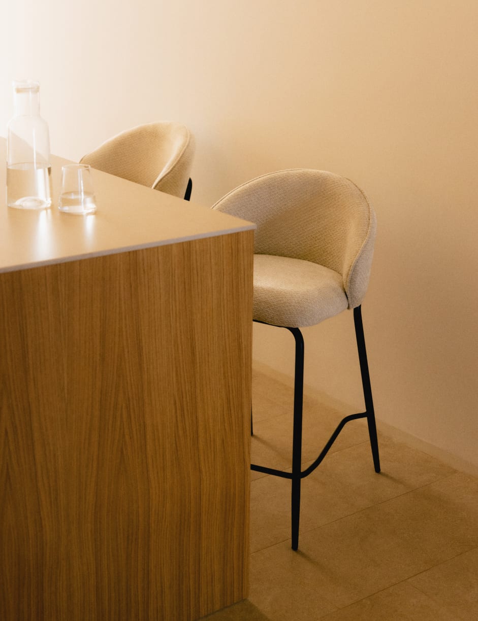 Banco Alto em Tecido e Metal (64 cm) Emna