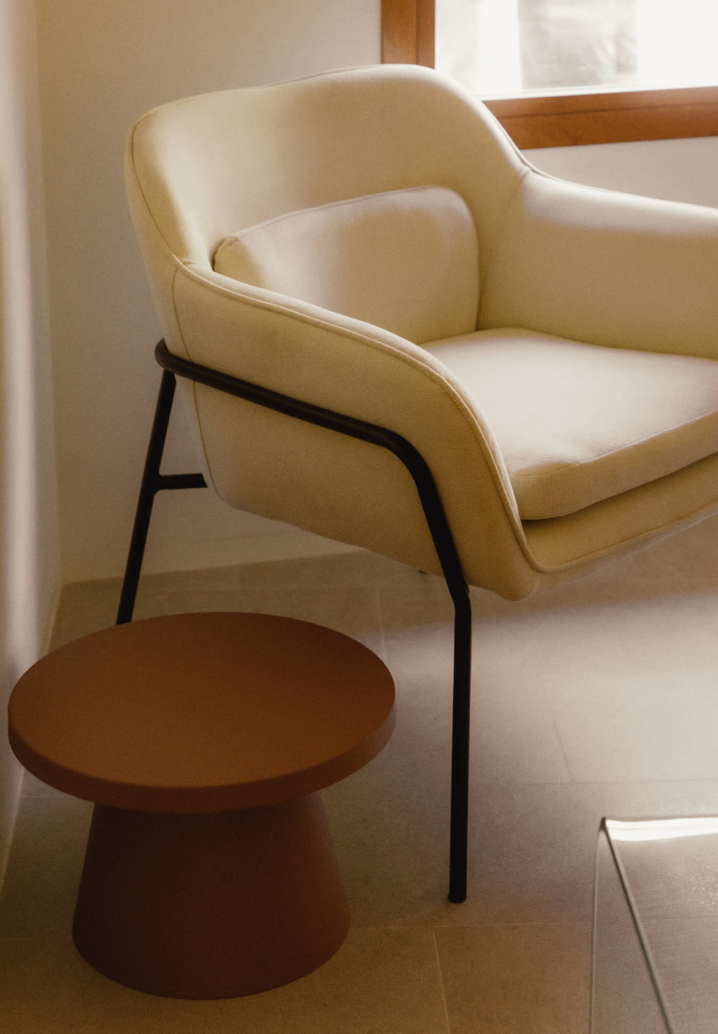 Cadeirão em Tecido e Metal Neva