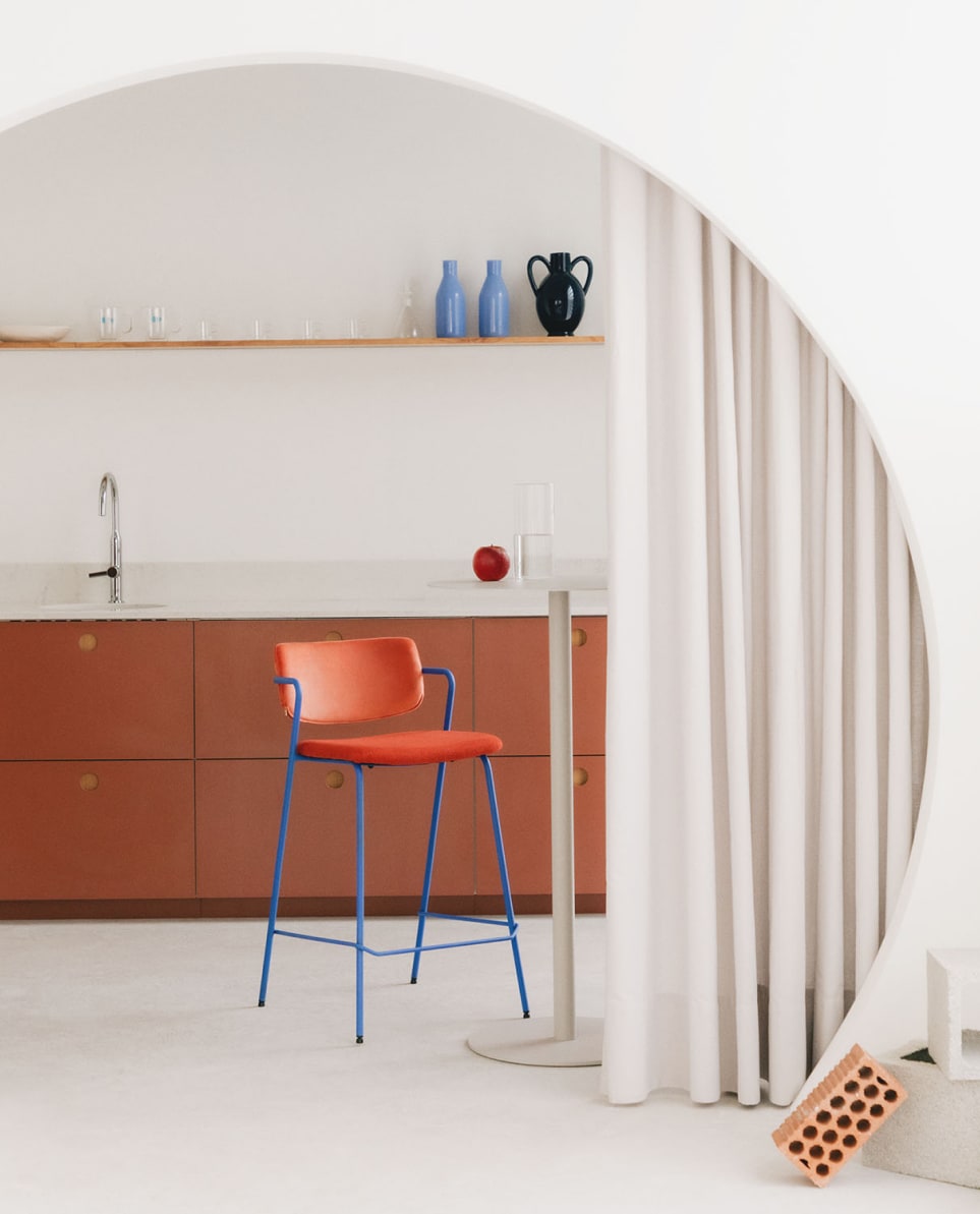 Banco Alto em Veludo e Tecido (65 cm) Irun