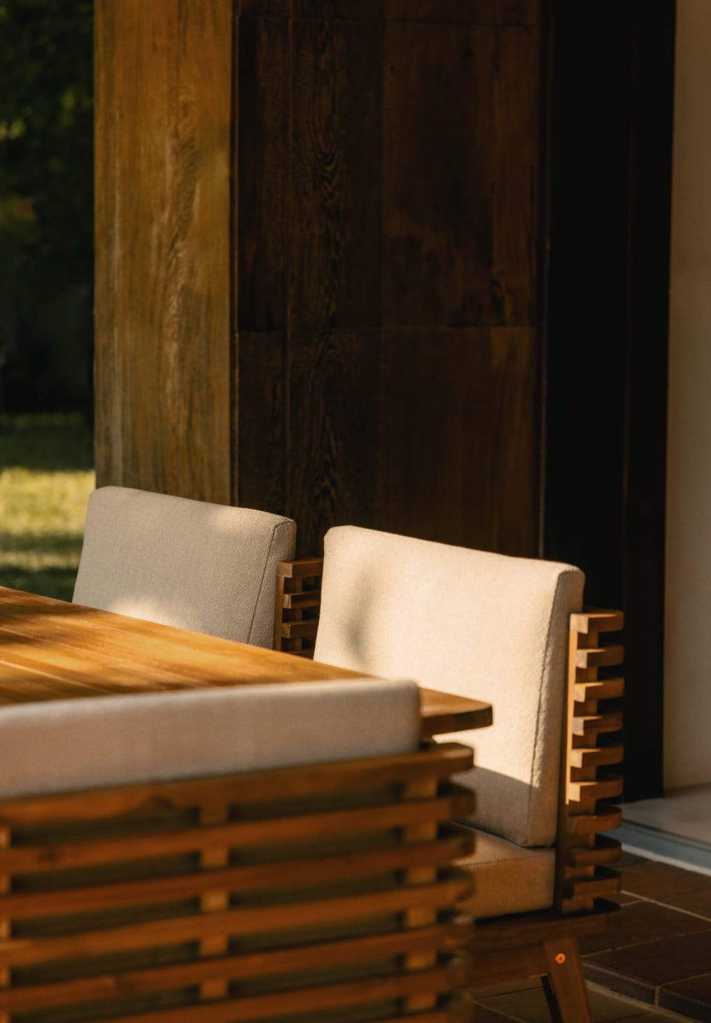 Conjunto de Mesa Retangular (180x90 cm) e 6 Cadeiras em Madeira de Acácia e Tecido para Exterior Hazan