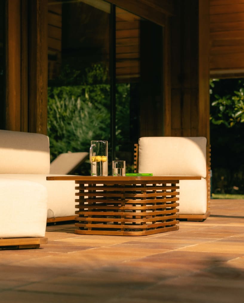 Conjunto de jardim com Sofá de 3 Lugares, 2 Poltronas e Mesa de Centro em Madeira de Acácia e Tecido Hazan