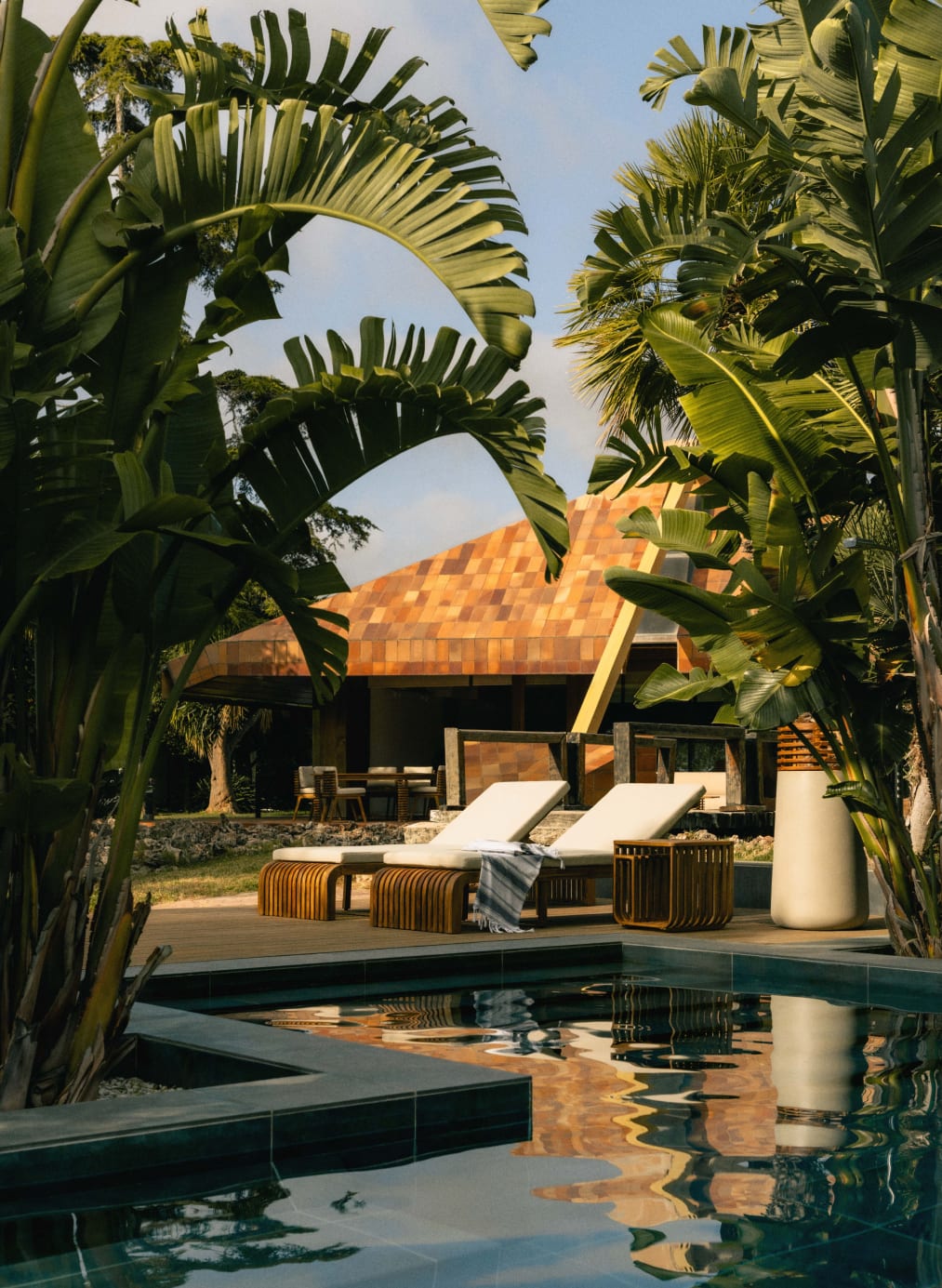 Set de Espreguiçadeira e Mesa Lateral de Madeira de Acácia (45x45 cm) Hazan