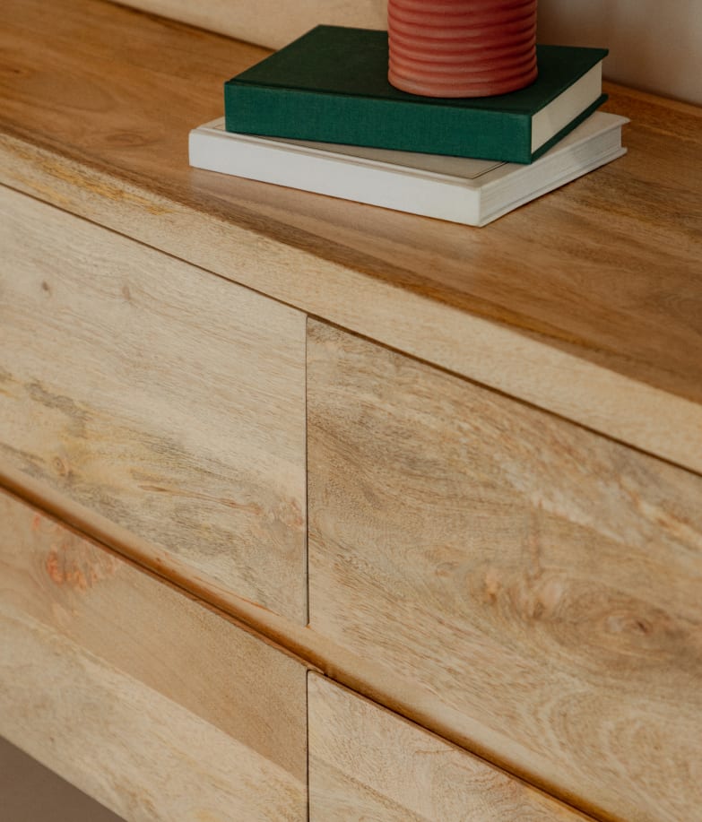 Niedriges Sideboard mit 6 Schubladen aus Vanile-Mangoholz 