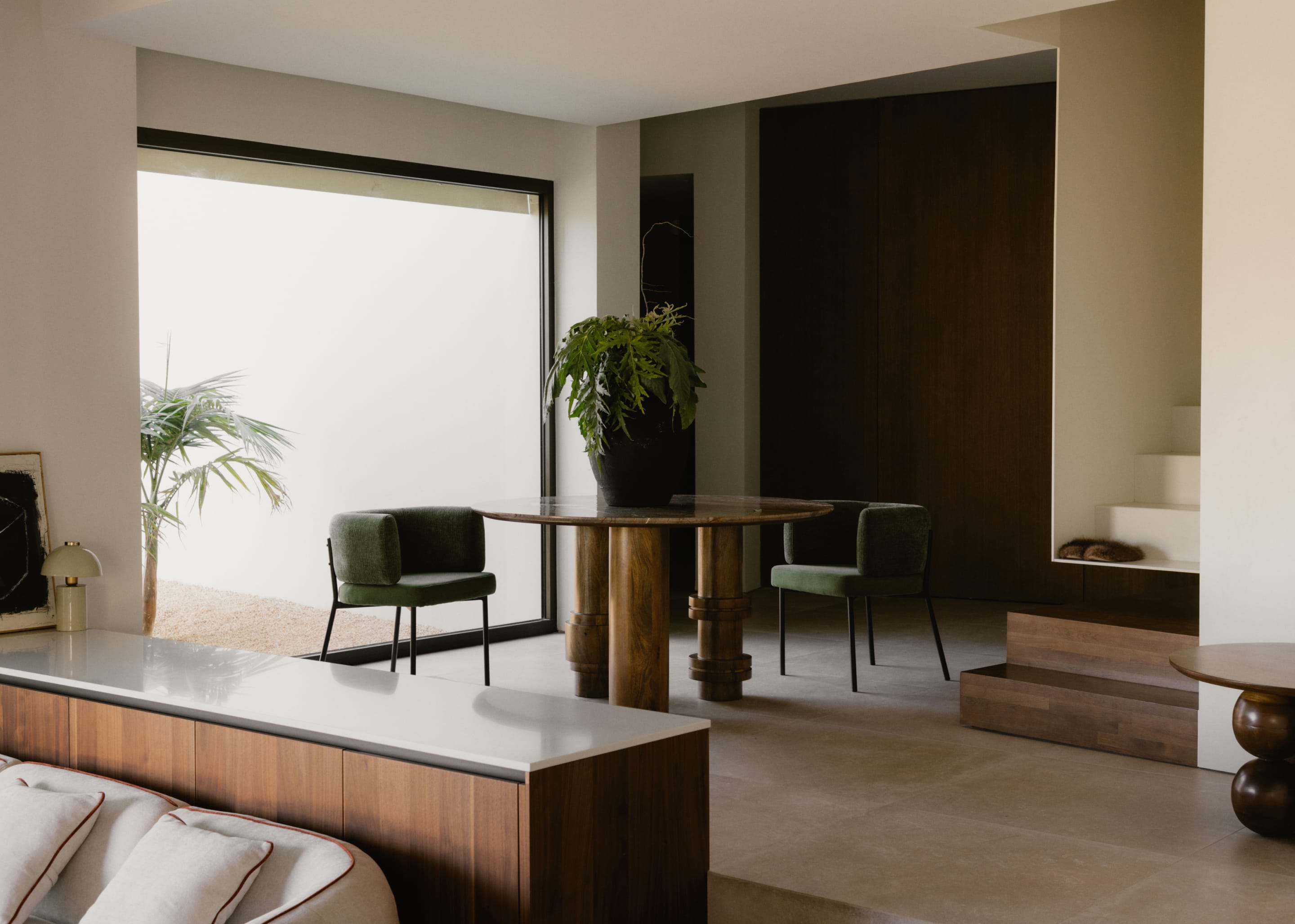 Mesa de Comedor Redonda de Mármol Bidasar y Madera de Mango (Ø140 cm) Atenas