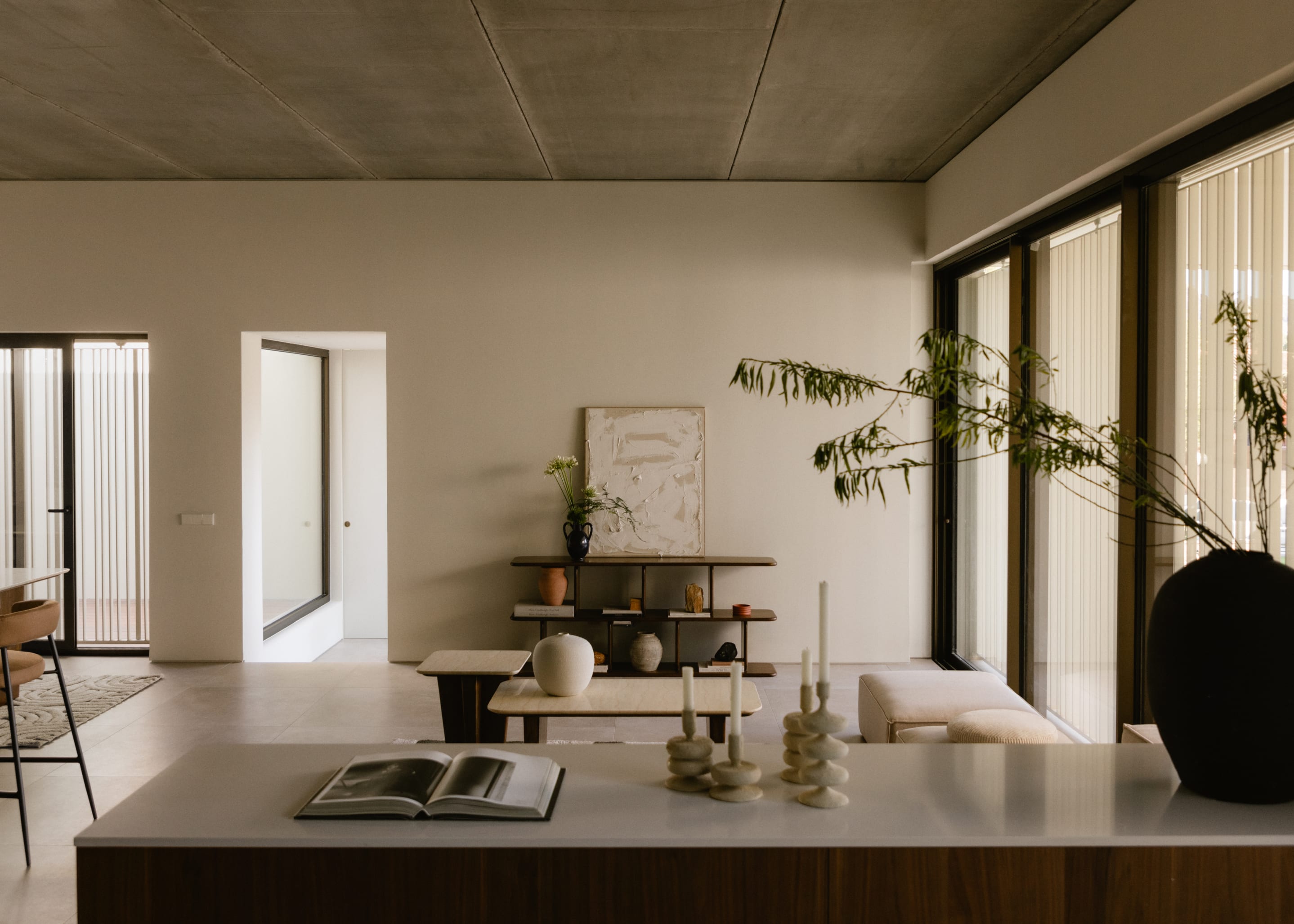 Estantería Baja de Madera de Mango (75,5x176 cm) Mireil