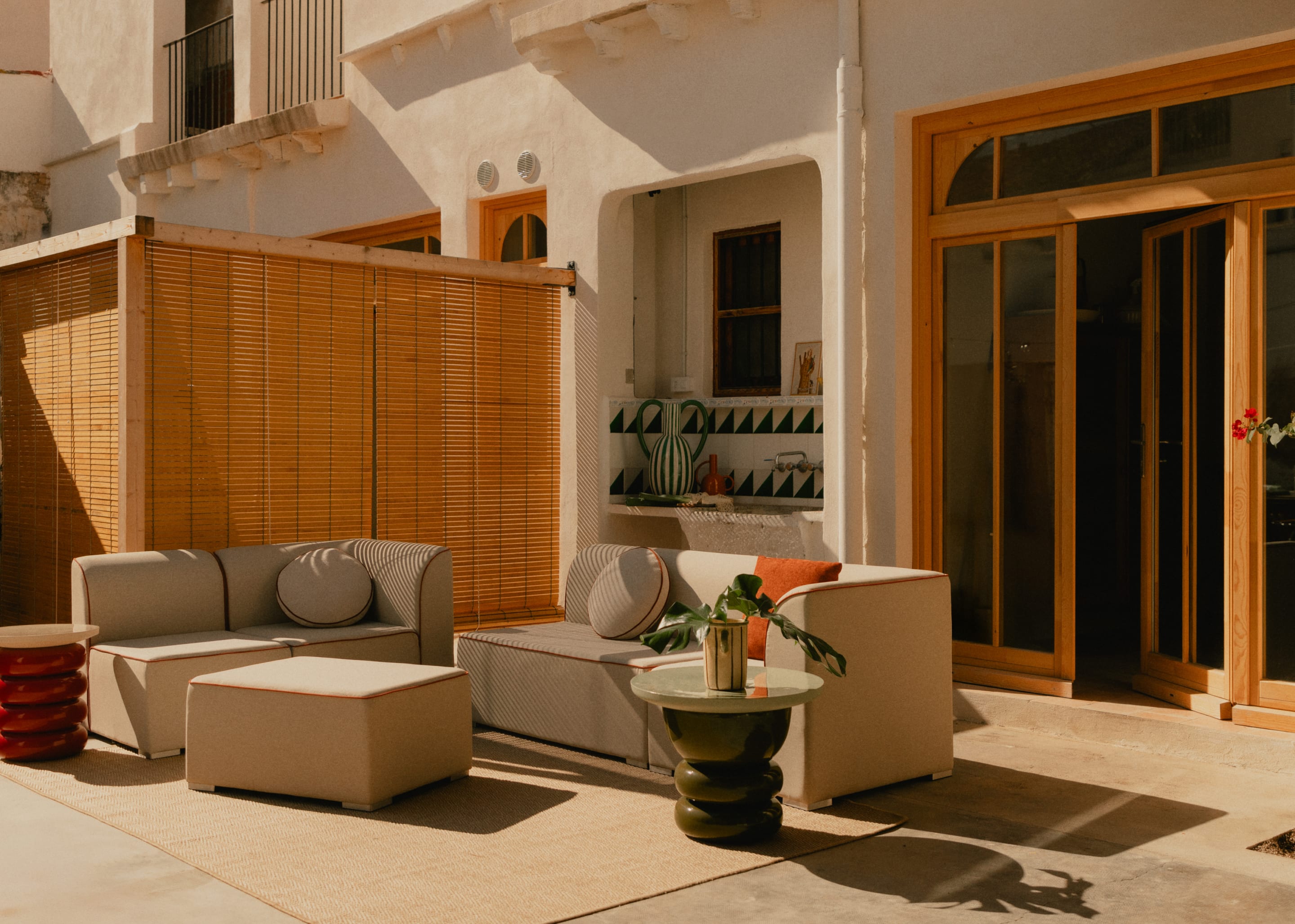 4-teiliges Modulares Eckgartensofa mit 2-Sitzer-Sofa und Sessel mit Lagos-Stoffbezug