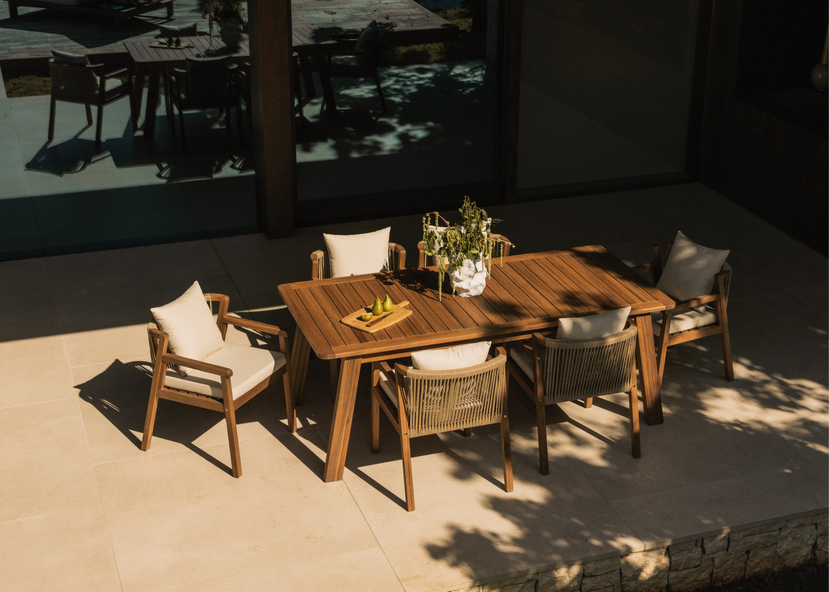 Set de Mesa Rectangular (200x95 cm) y 6 Sillas con Reposabrazos de Madera de Acacia de Exterior Cael