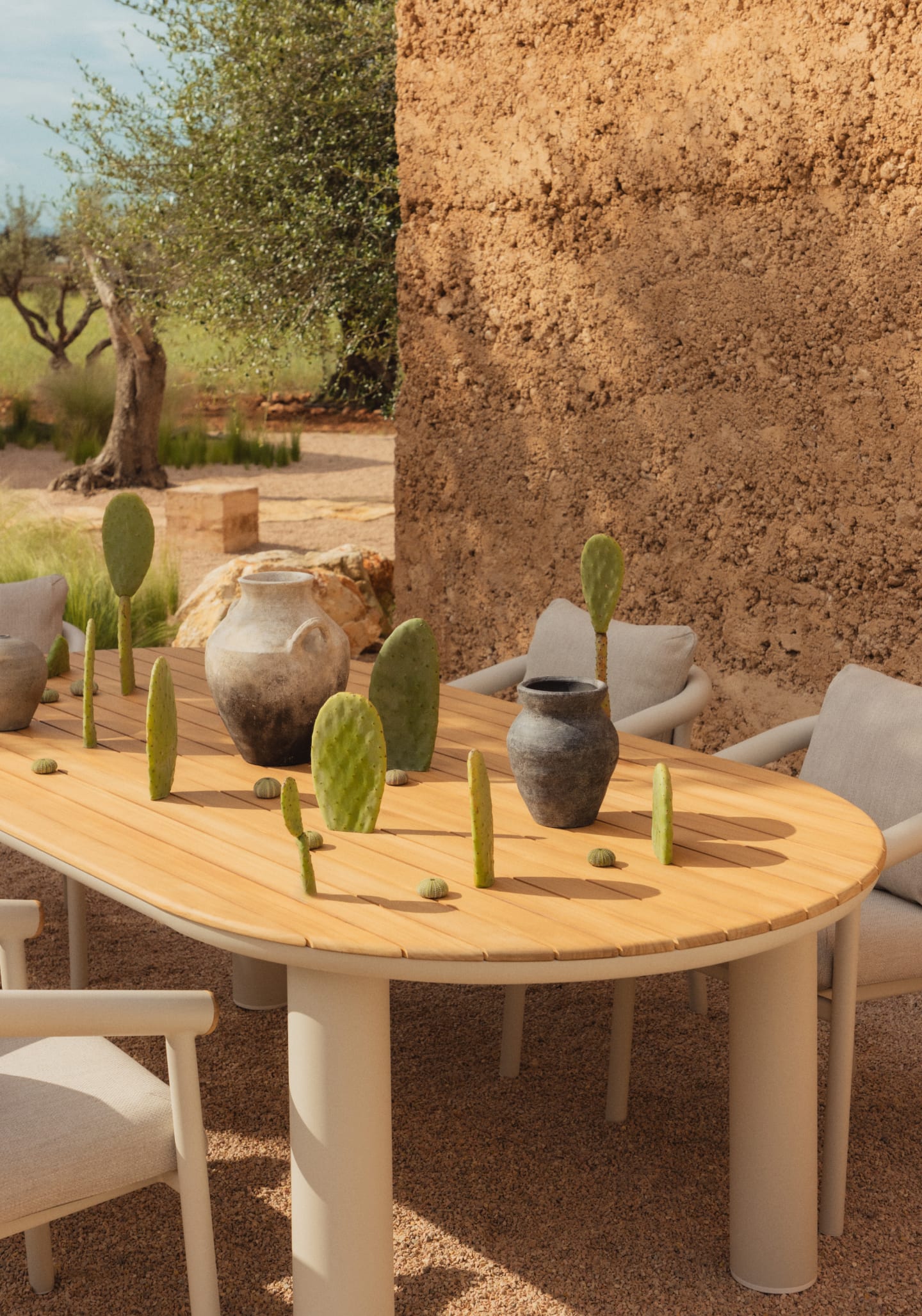 Ovaler Gartentisch aus Aluminium und Teakholz (240x120 cm) Cheryl