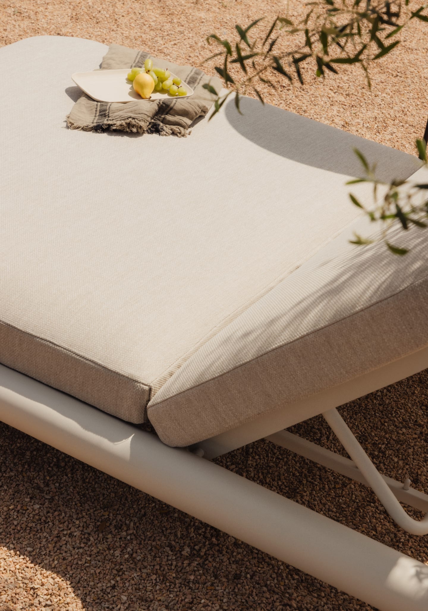 Doppelte Liege aus Aluminium mit Cheryl-Stoffkissen