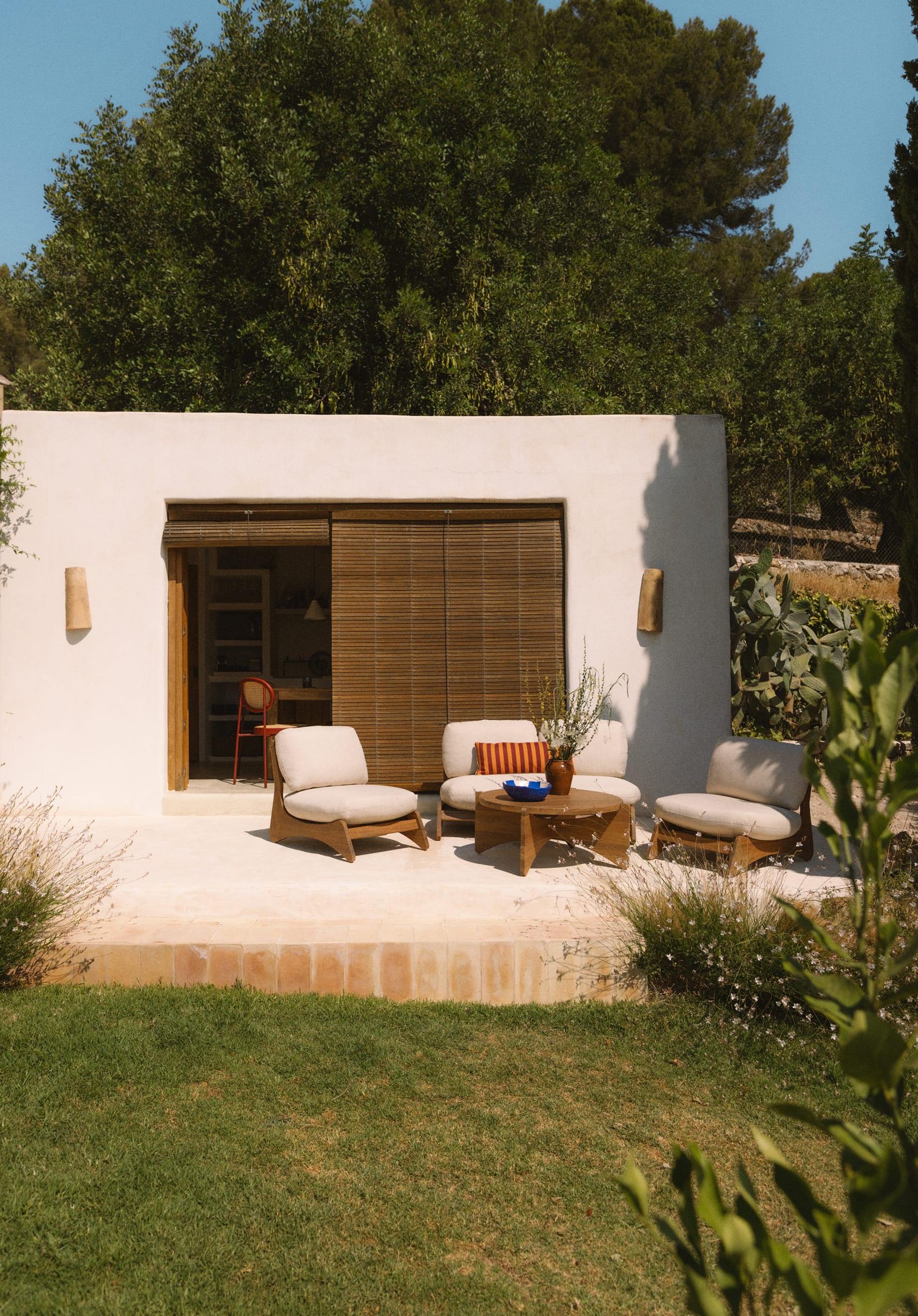 Gartenset mit 2-Sitzer-Sofa, 2 Sesseln und Couchtisch aus Akazienholz und Lorent-Stoff