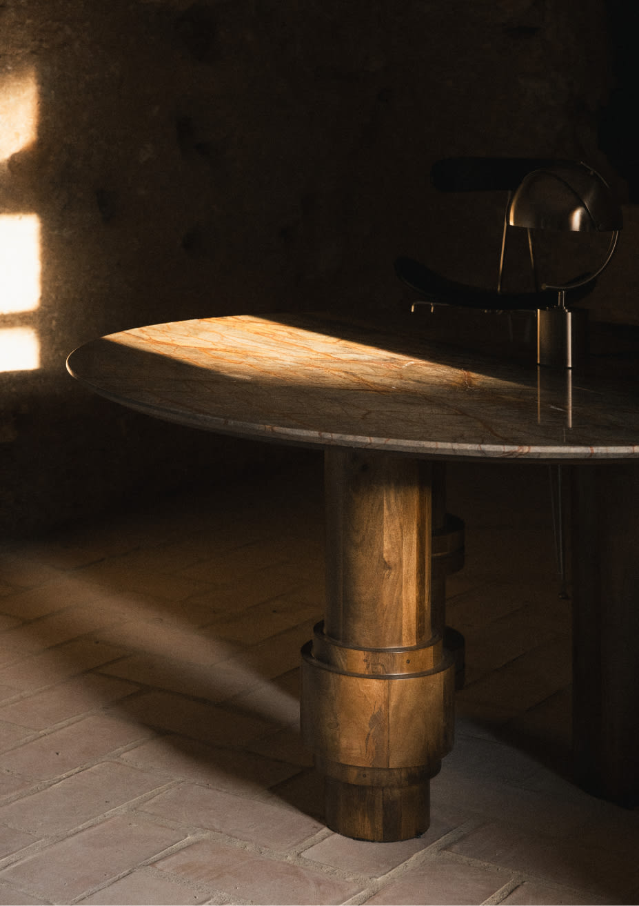 Runder Esstisch aus Bidasar-Marmor und Mangoholz (Ø140 cm) Atenas