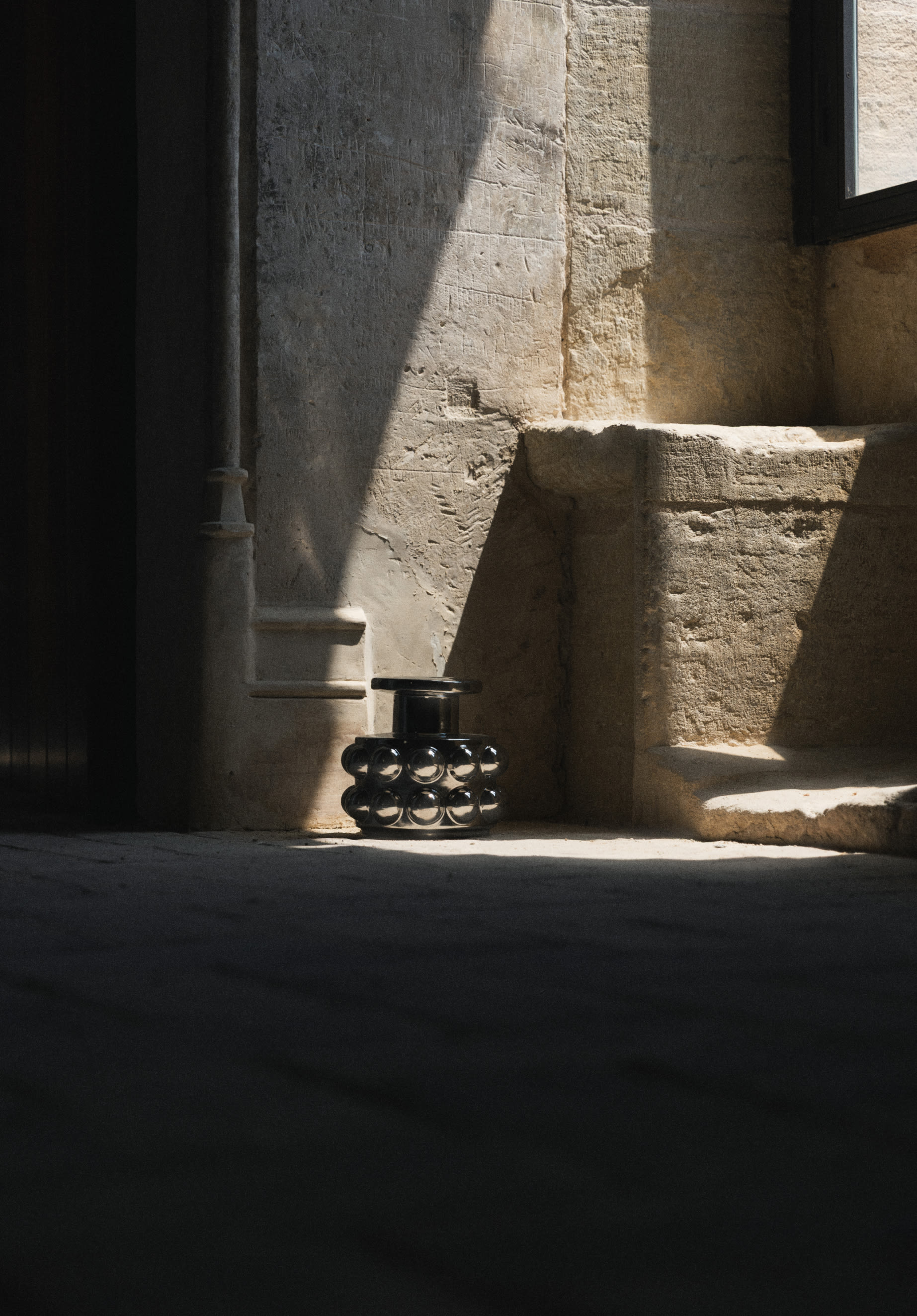 Niedrige Malik-Vase aus Verzinktem Dolomit