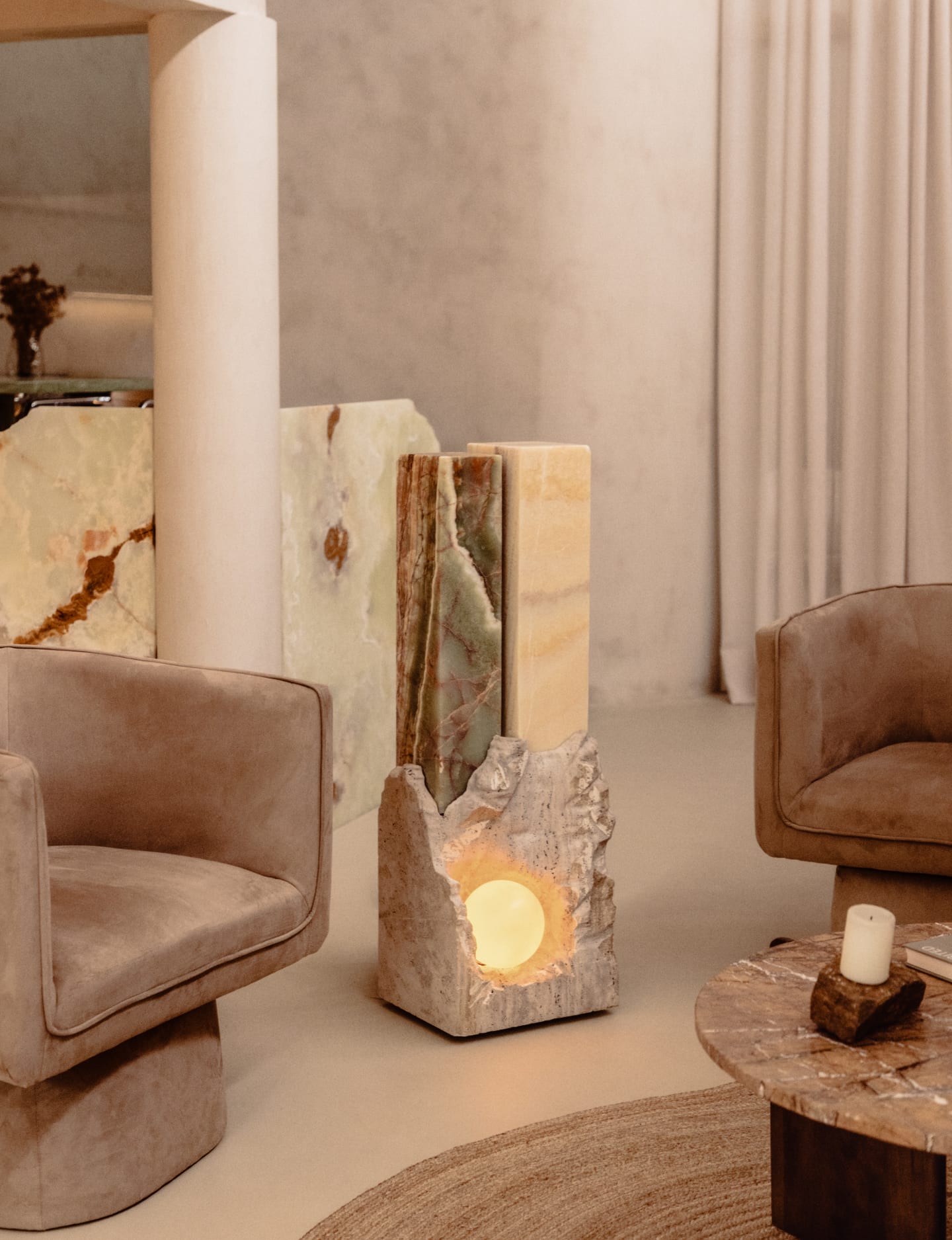 Poltrona Giratória em Tecido Mauren 