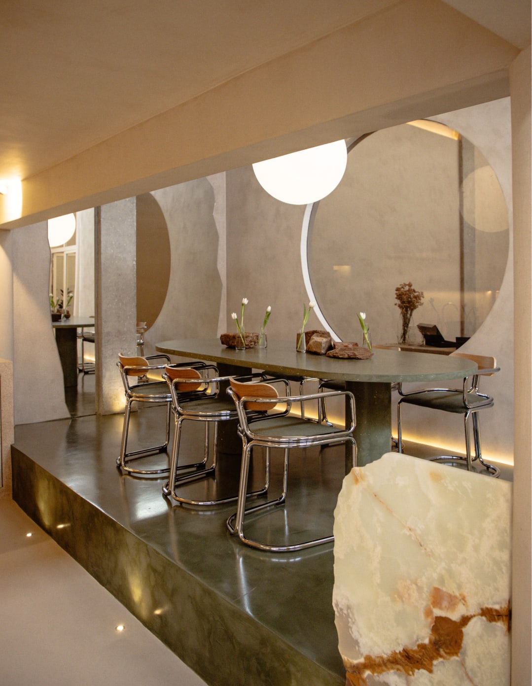 Pack 4 Cadeiras de Jantar com Braços em Veludo Grosso e Madeira Teba