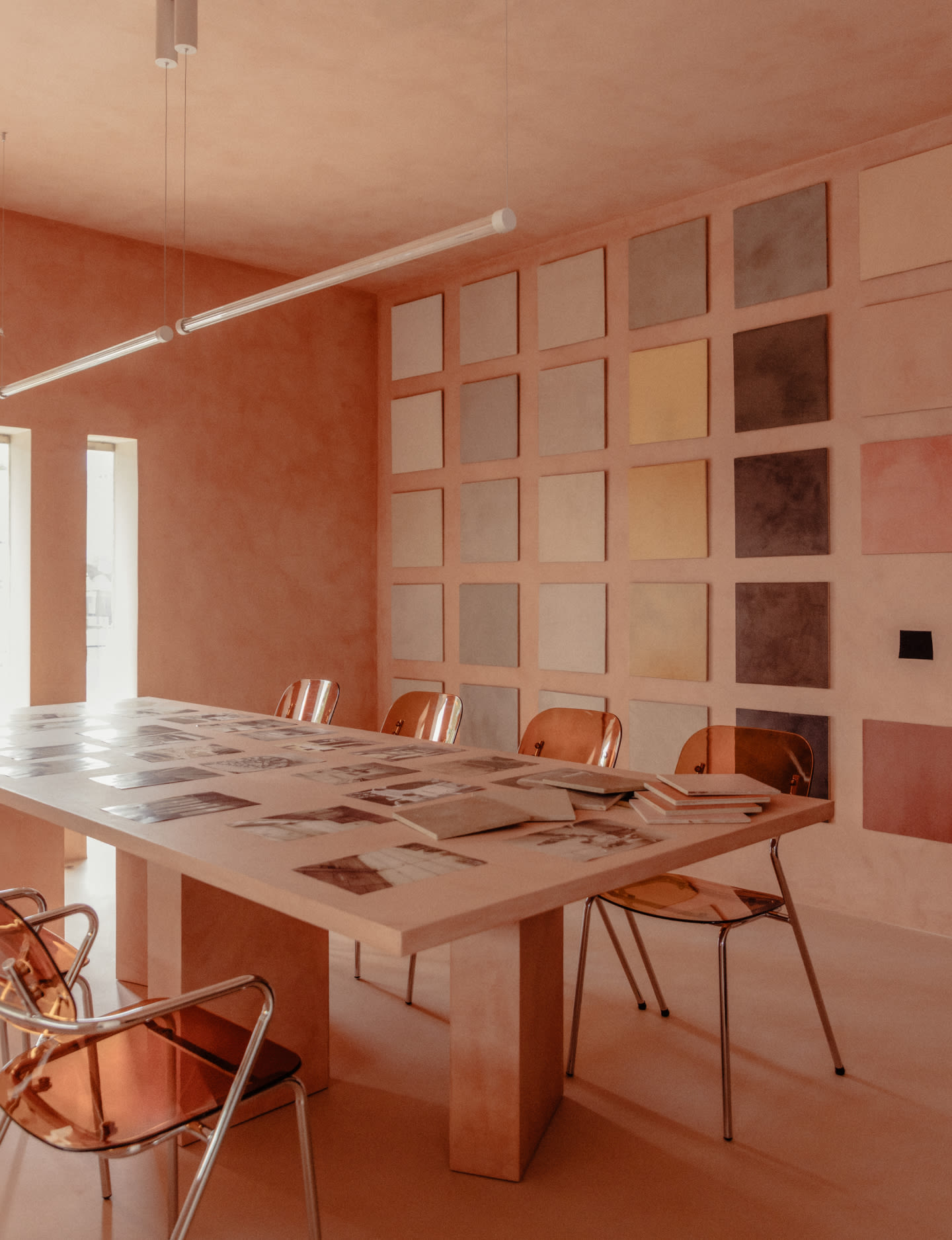 Cadeira de Jantar com Braços em Polietileno e Metal Pinha 