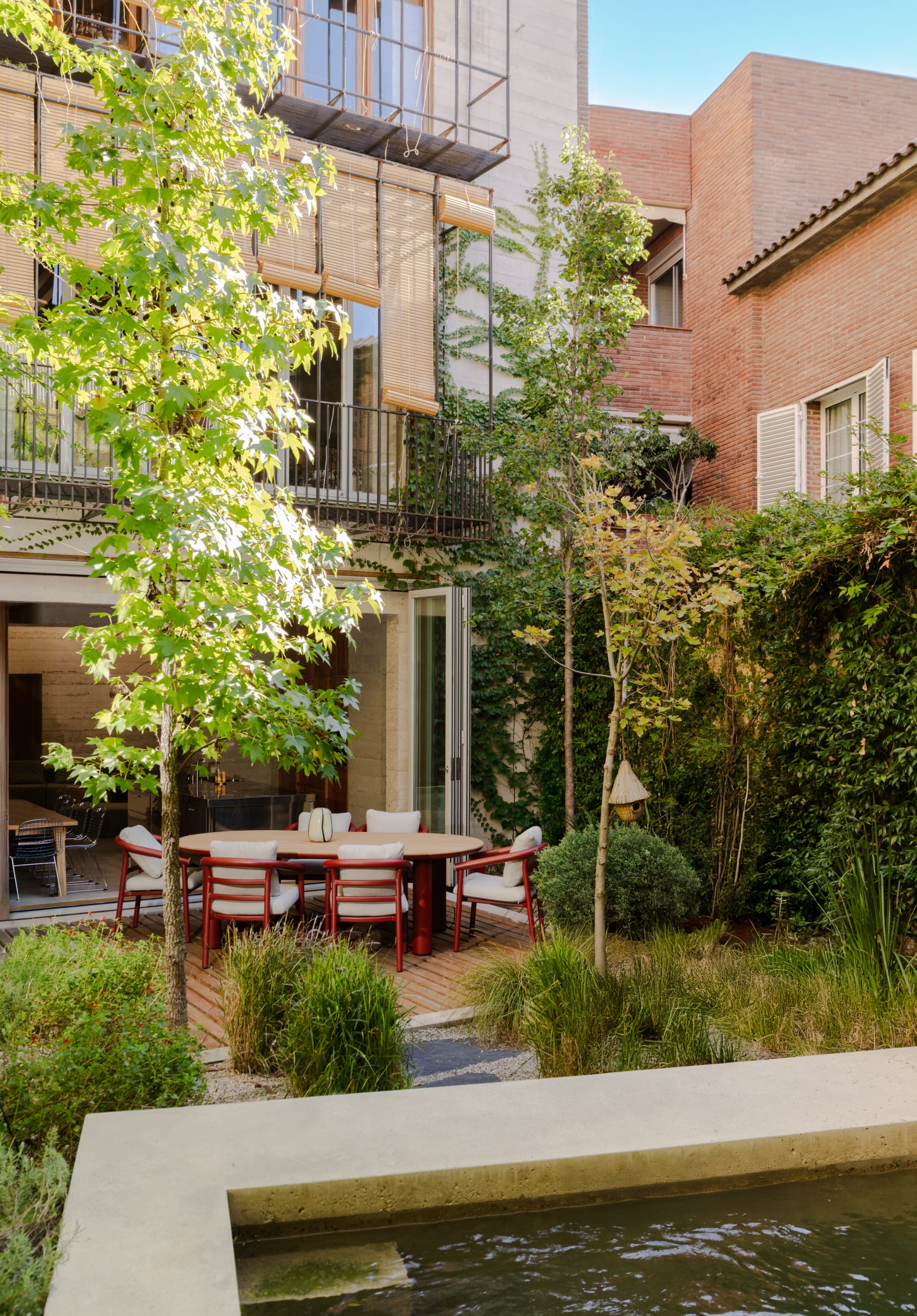 Cheryl Oval Table Set (240x120 cm) and 6 Aluminum and Teak Wood Outdoor Chairs