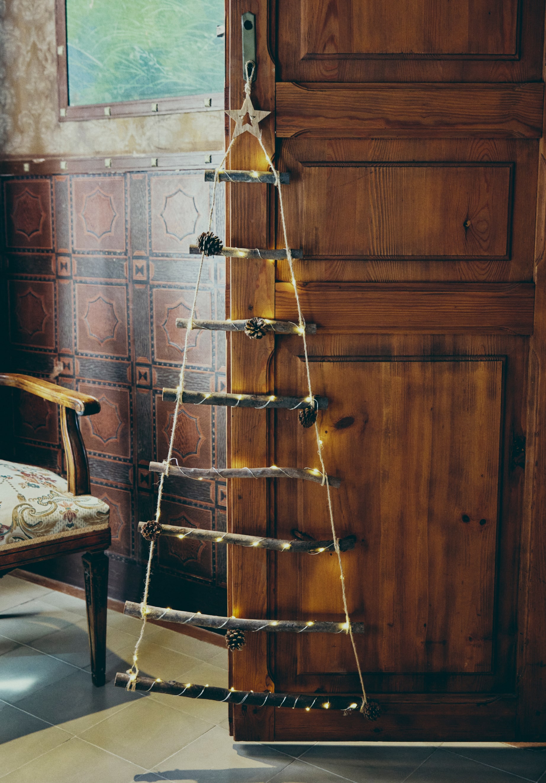 Christmas Tree with Wooden LED Lights 110 cm Pin