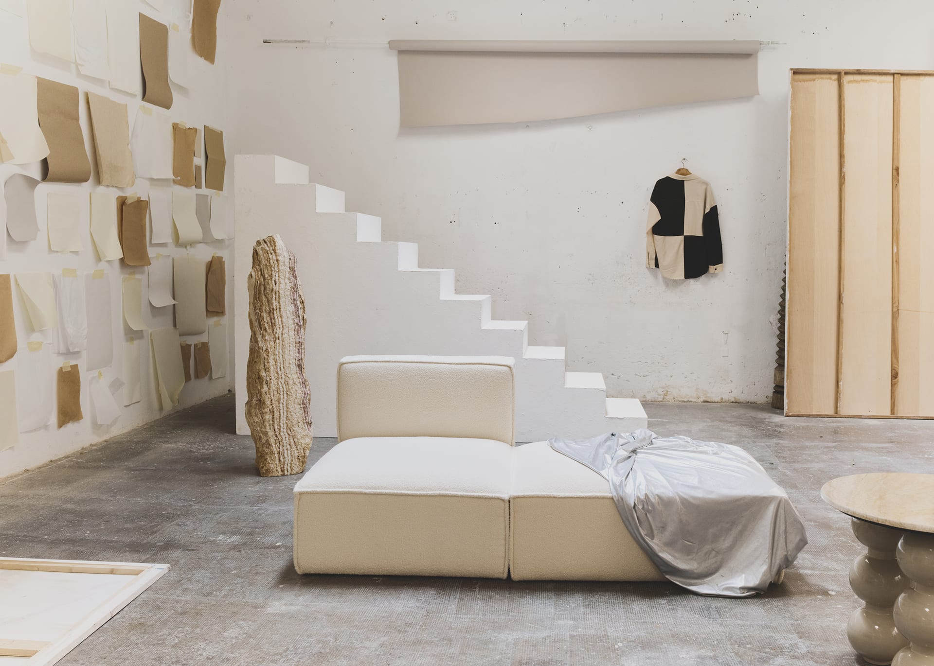 Divano Modulare 2 Pezzi con Pouf in Tessuto Bouclé Kilhe