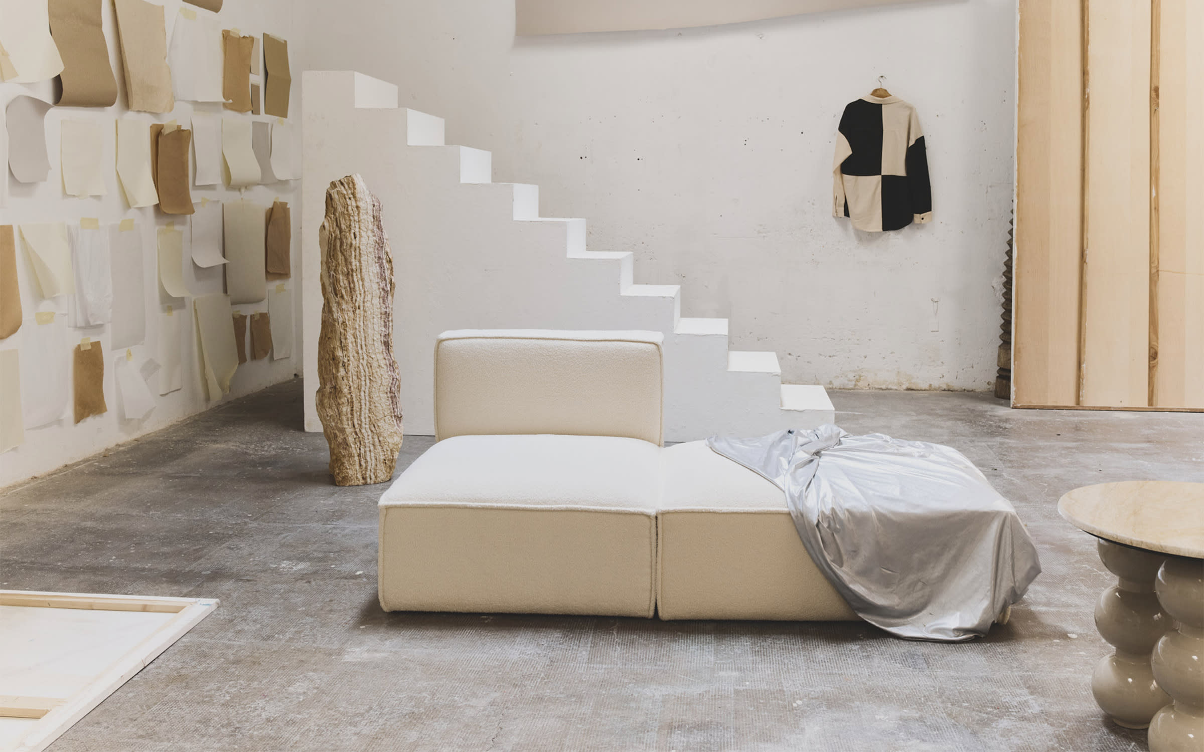 Divano Modulare 2 Pezzi con Pouf in Tessuto Bouclé Kilhe