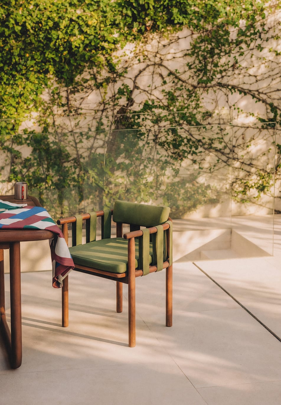 Silla de Exterior con Reposabrazos de Madera de Eucalipto y Tela Edvard