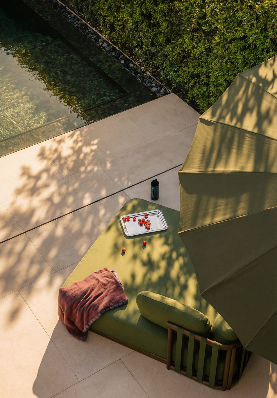 Tumbona Doble de Madera de Eucalipto y Tela Edvard