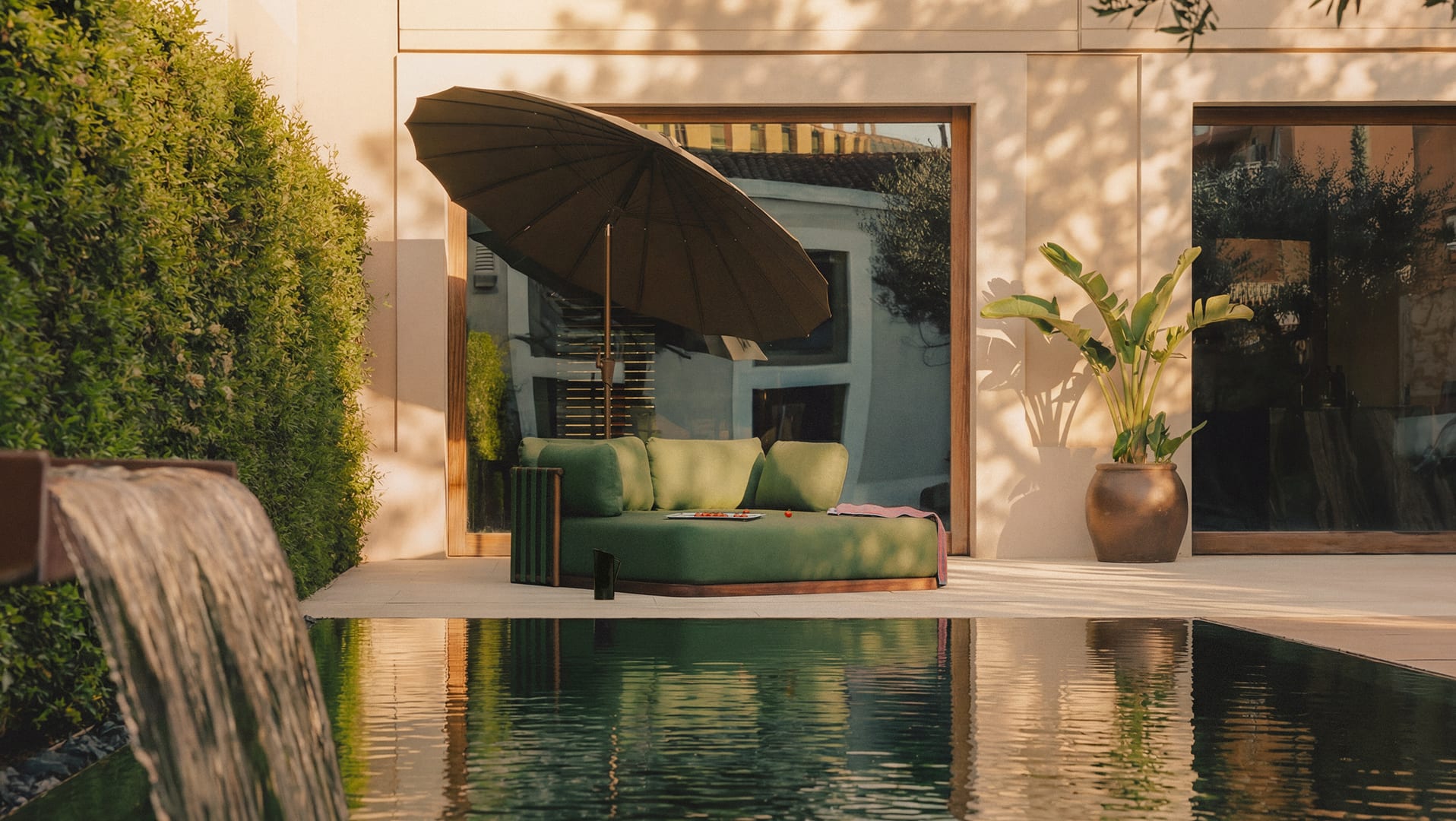 Tumbona Doble de Madera de Eucalipto y Tela Edvard