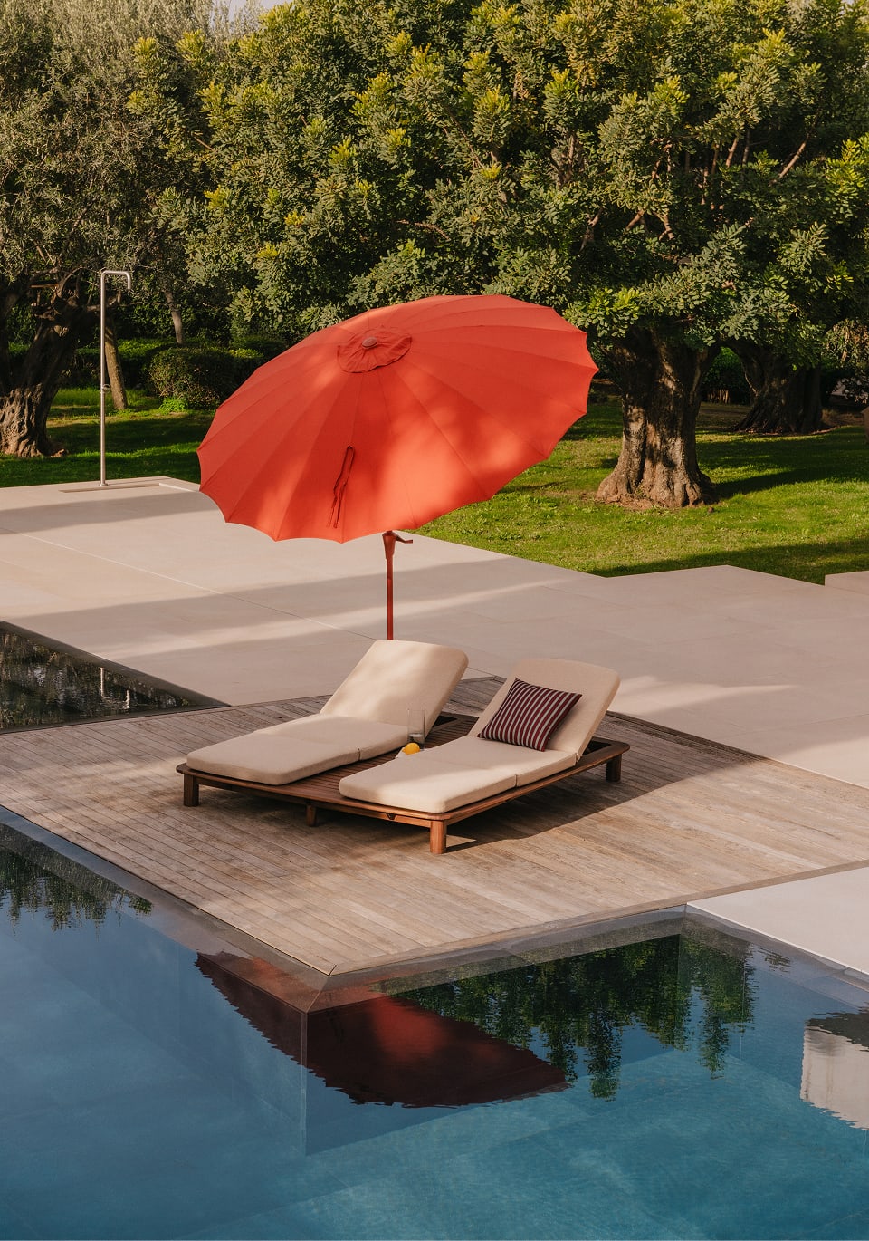 Tumbona Doble Reclinable de Madera de Acacia y Tela Dawson