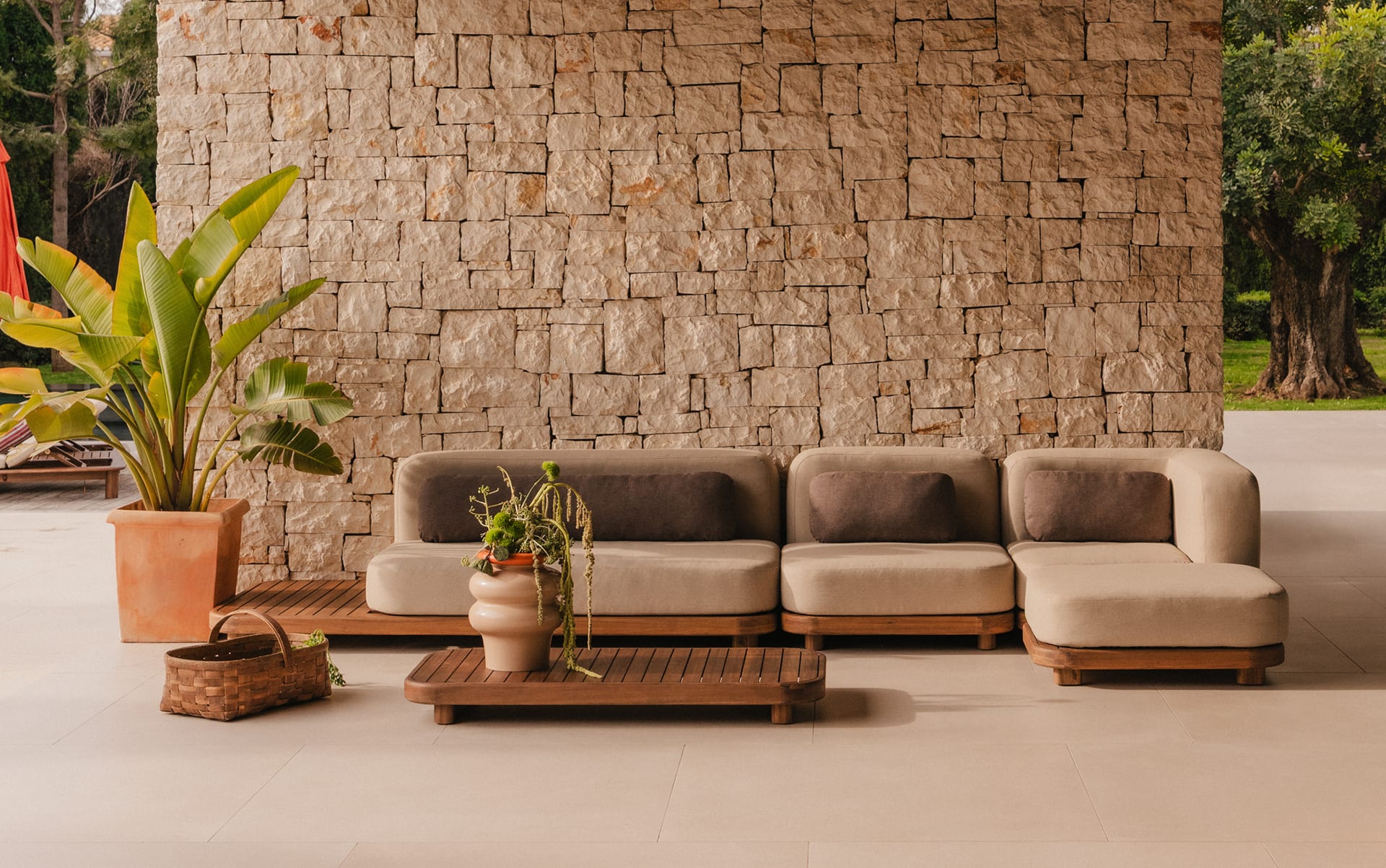 Conjunto de Jardín con Módulo Sofá, Central, Esquinero, Puff y Mesa de Centro de Madera de Acacia y Tela Redik