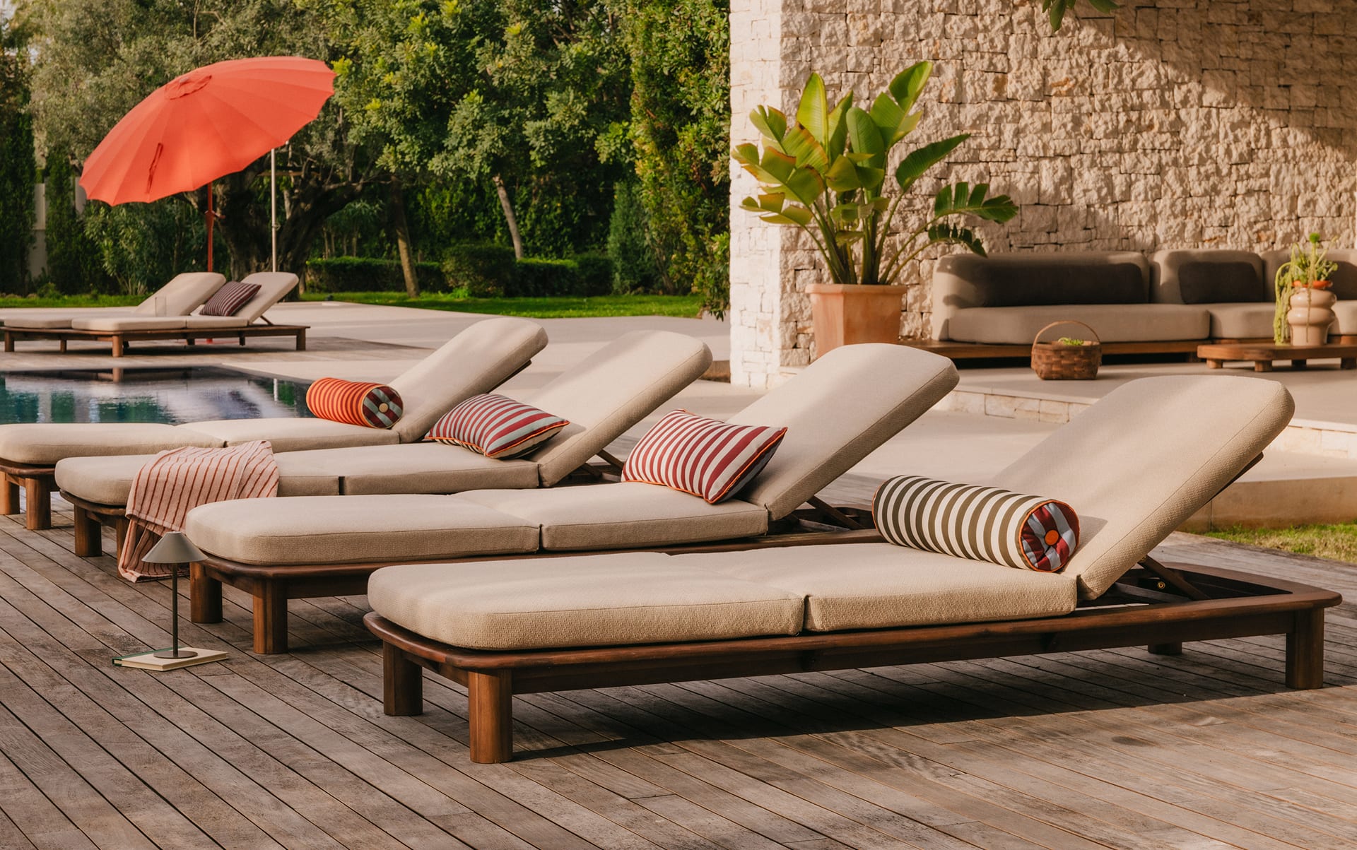 Tumbona Reclinable de Madera de Acacia y Tela Dawson