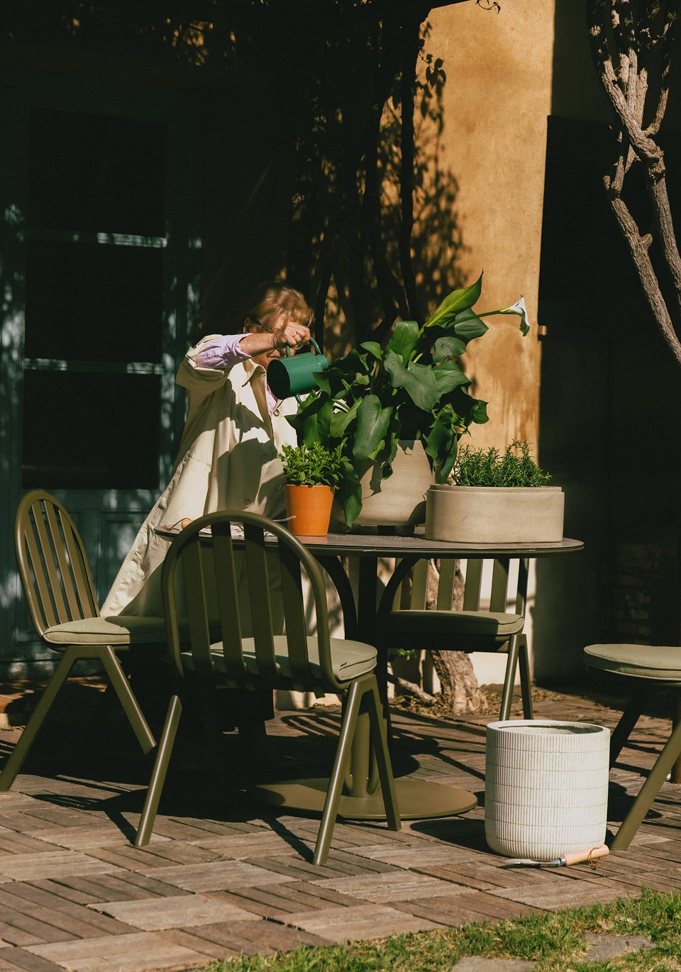 Set de Mesa Redonda (Ø120 cm) y 4 Sillas de Exterior de Metal y Cristal Templado Llibet