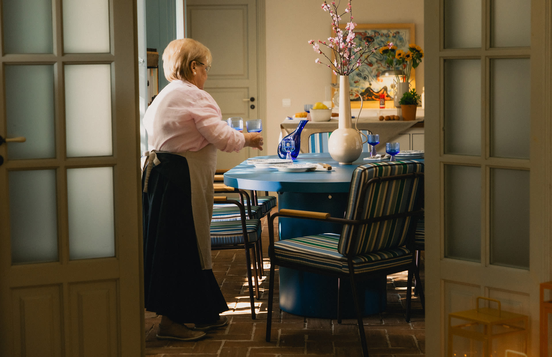 Set de Mesa Extensible de Comedor (Ø120-240x120 cm) Beca y 8 Sillas con Reposabrazos de Metal Edimbra