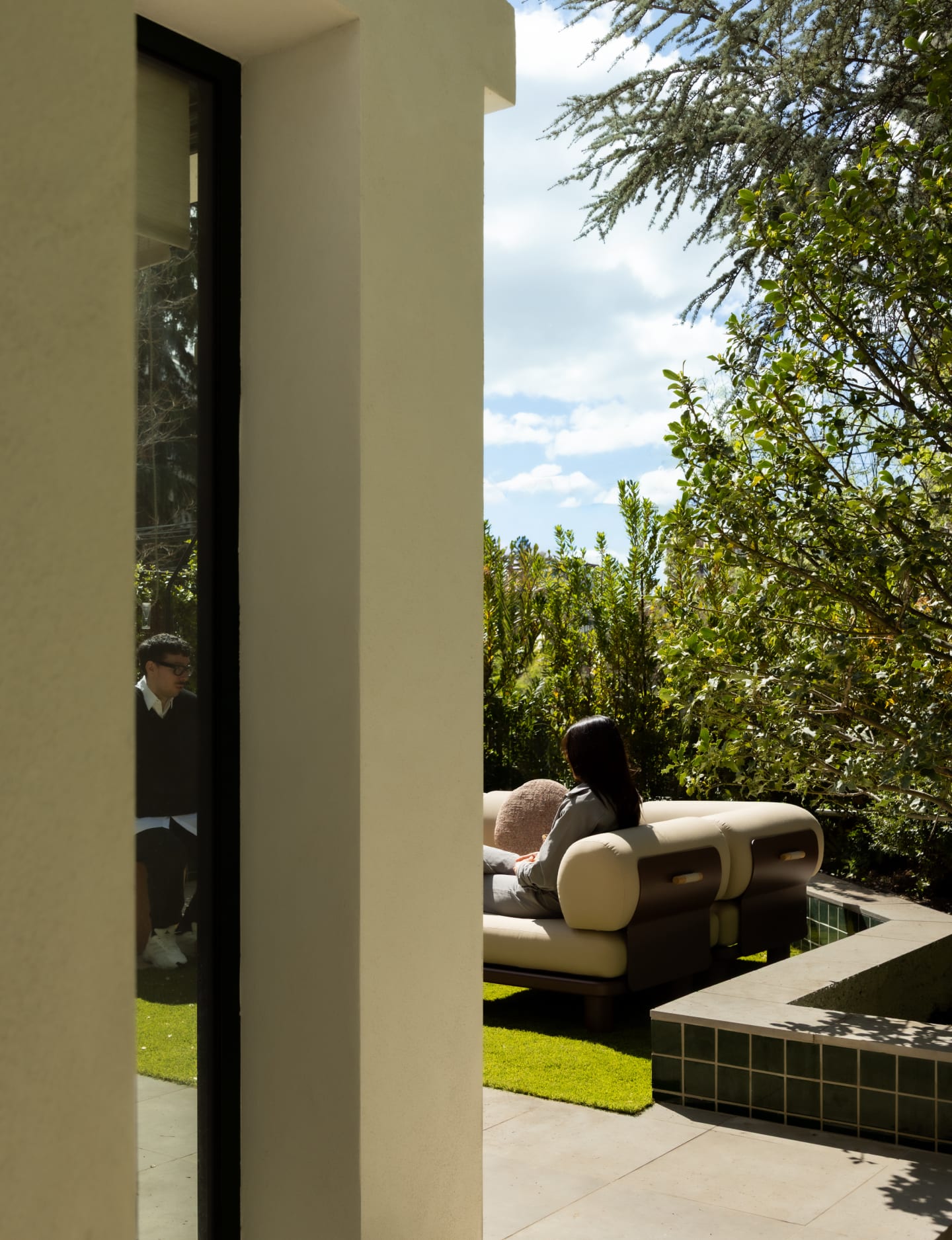 Conjunto de Jardín con 2 Módulo Esquinero, 2 Módulo Central y Mesa de Centro de Aluminio y Tela Lantana