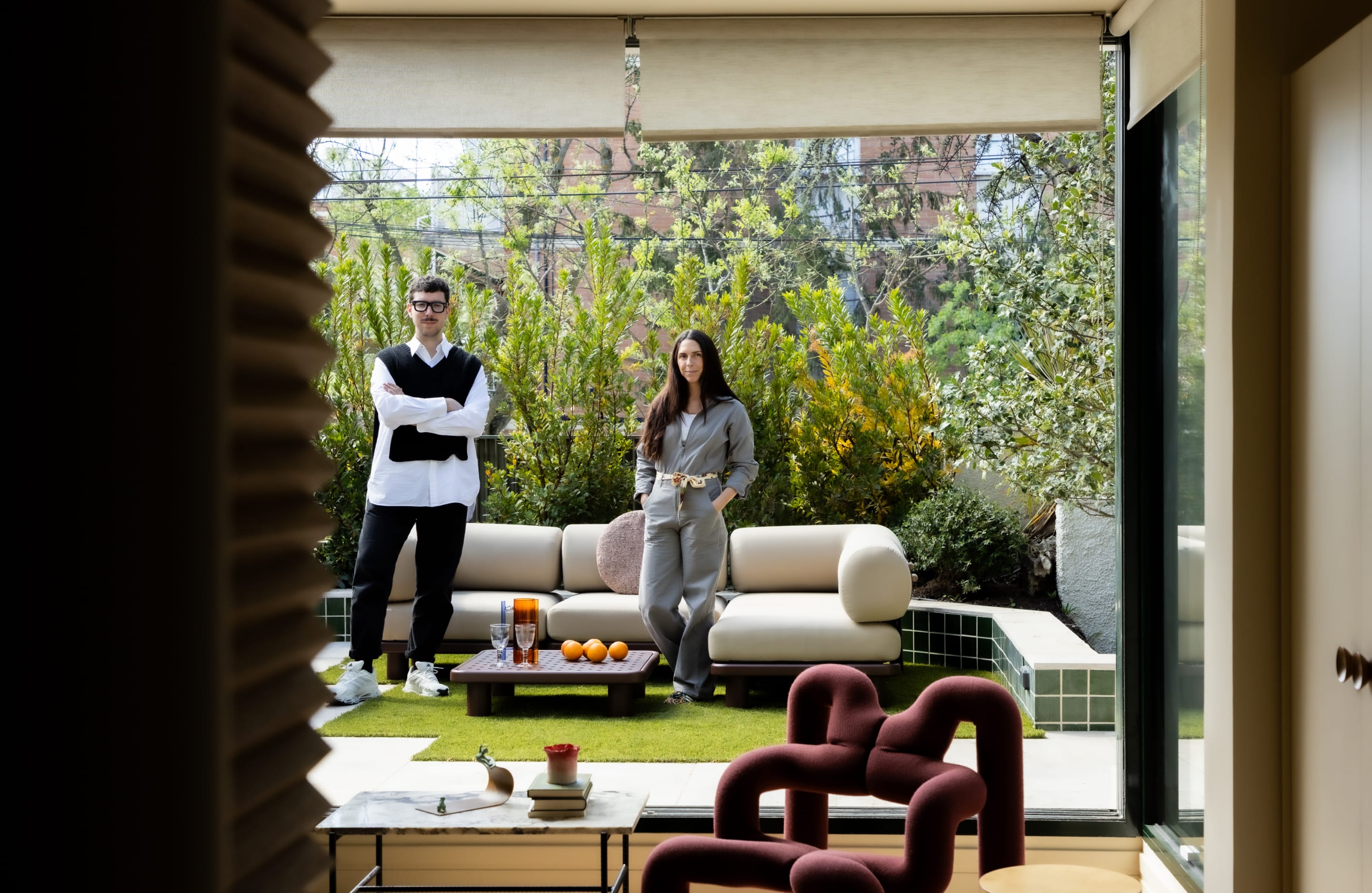 Conjunto de Jardín con 2 Módulo Esquinero, 2 Módulo Central y Mesa de Centro de Aluminio y Tela Lantana