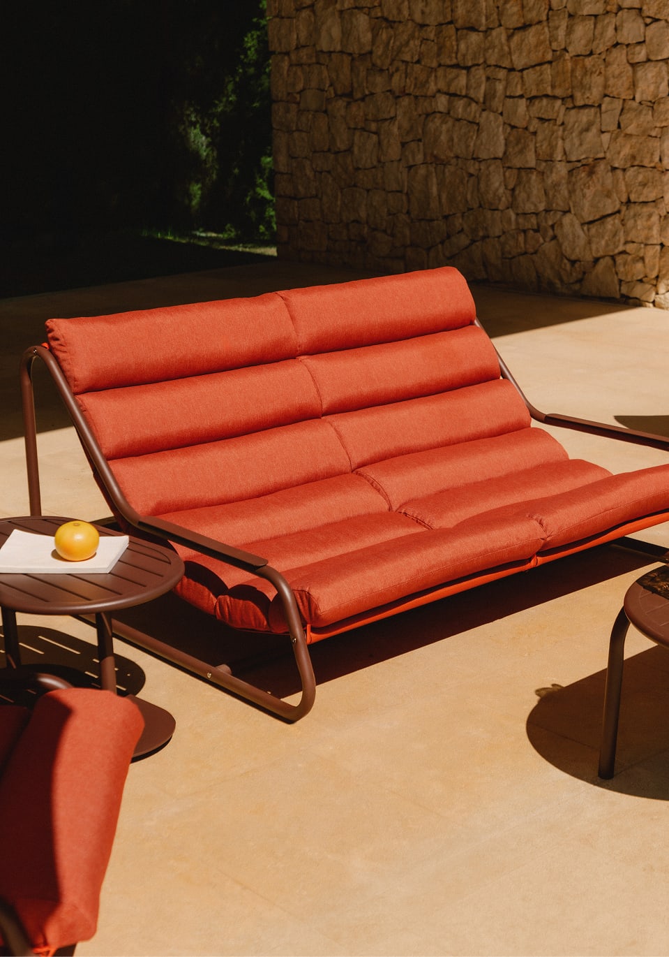 Gartenmöbel-Set mit 2-Sitzer-Sofa, 2 Sesseln, 1 Couchtisch und 1 Beistelltisch aus Metall und Stoff Jazmin