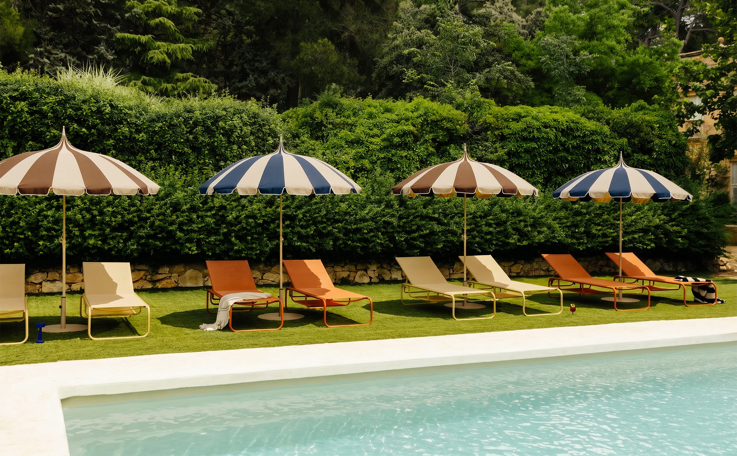 Reclining Metal and Fabric Sun Lounger Ohiane