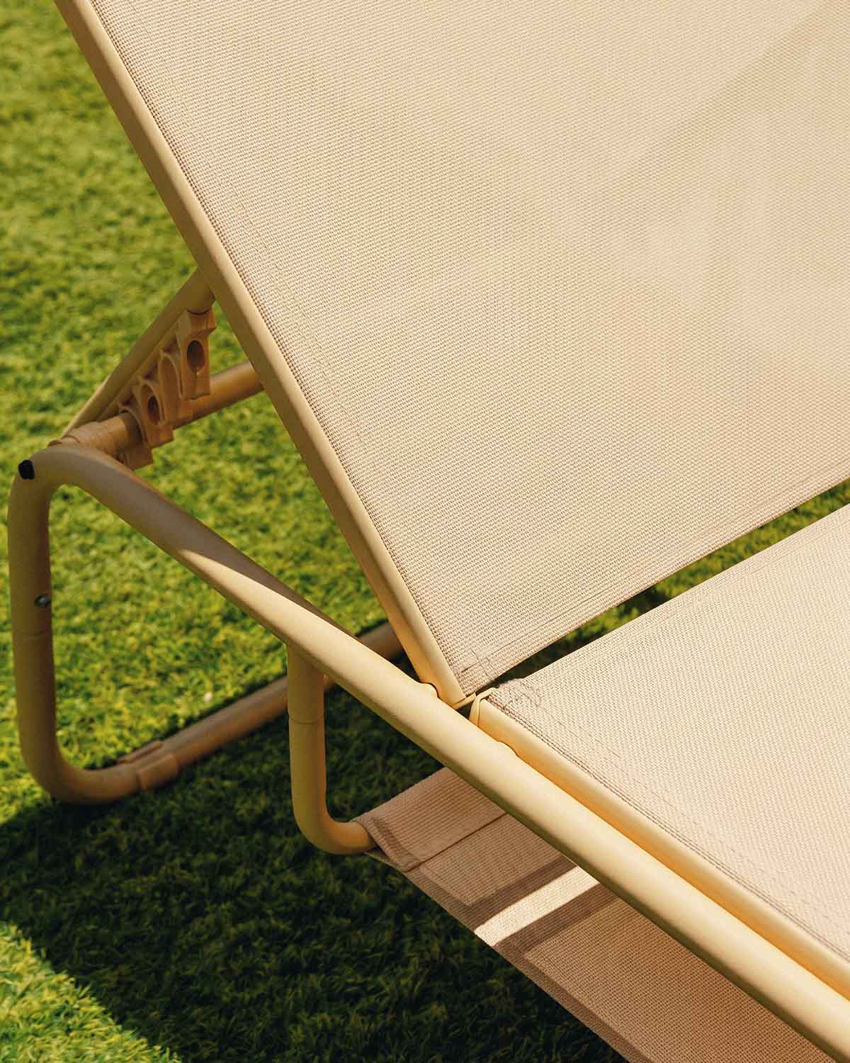 Reclining Metal and Fabric Sun Lounger Ohiane