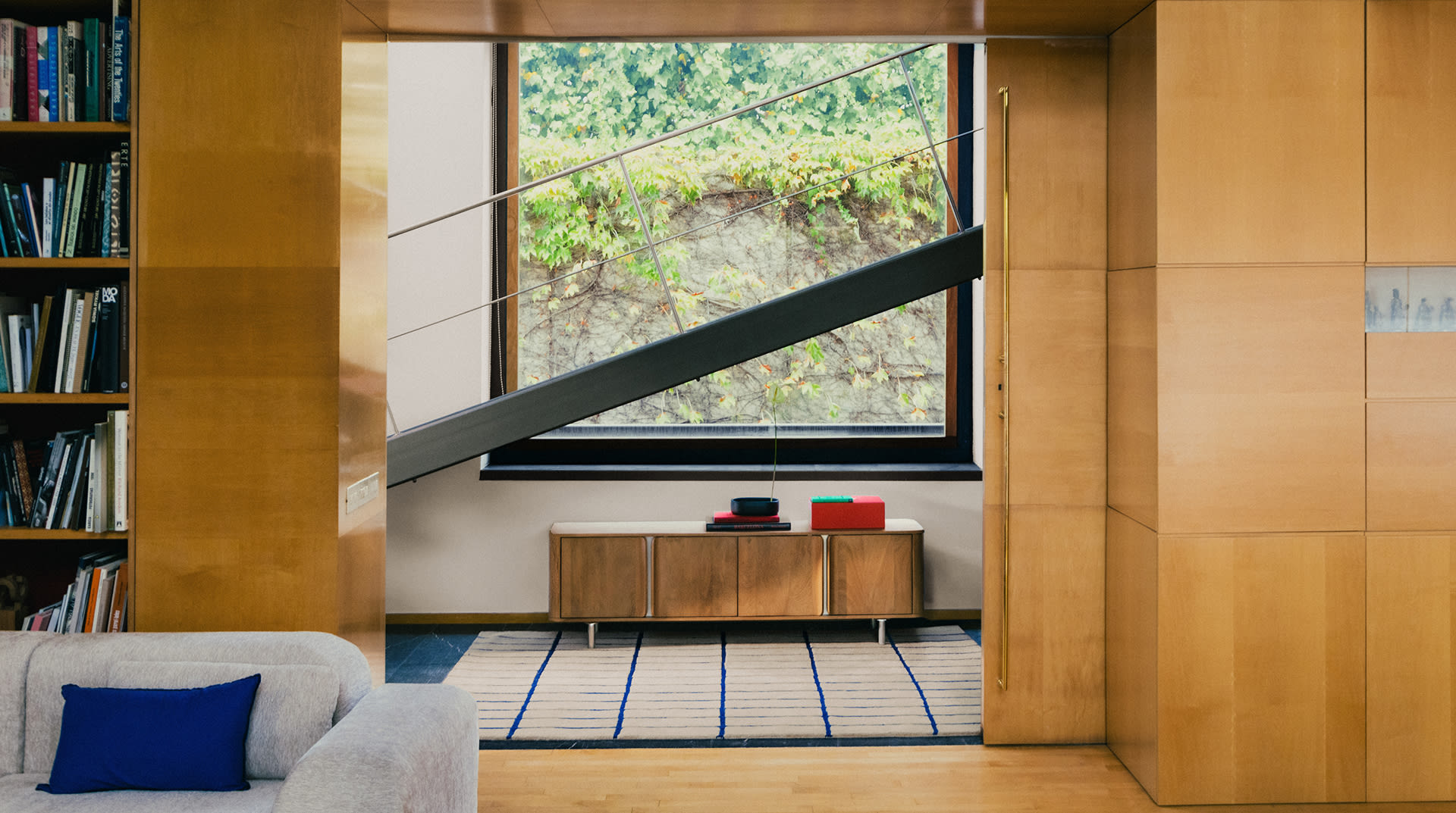Mueble de TV con 4 puertas 170x40 cm de madera de mango y metal Mhuan
