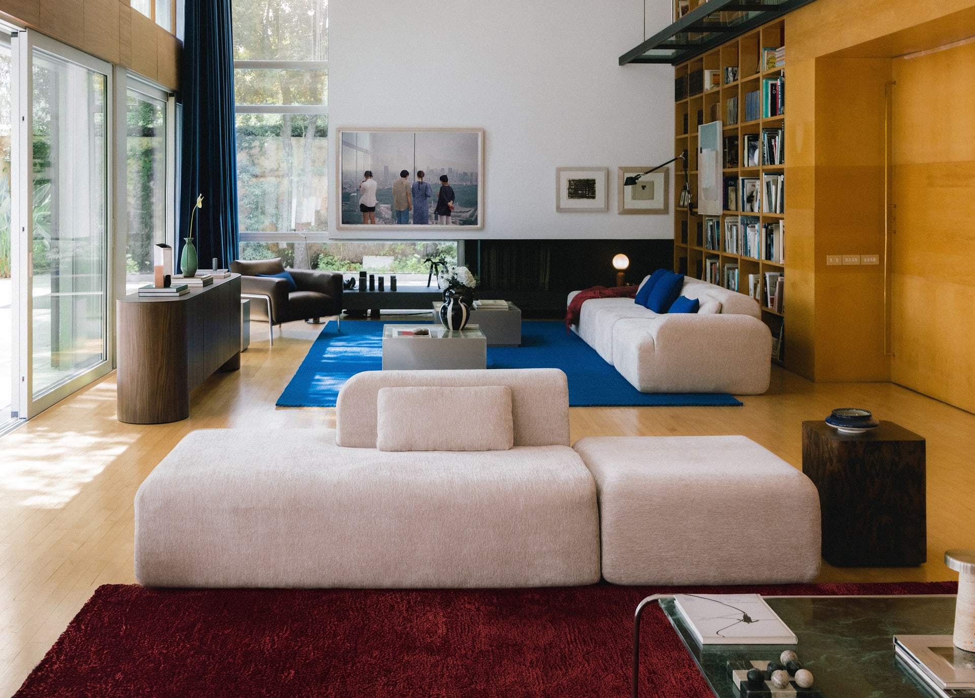 Sillón modular chaise longue envasado al vacío con módulo puff de tela Rhys