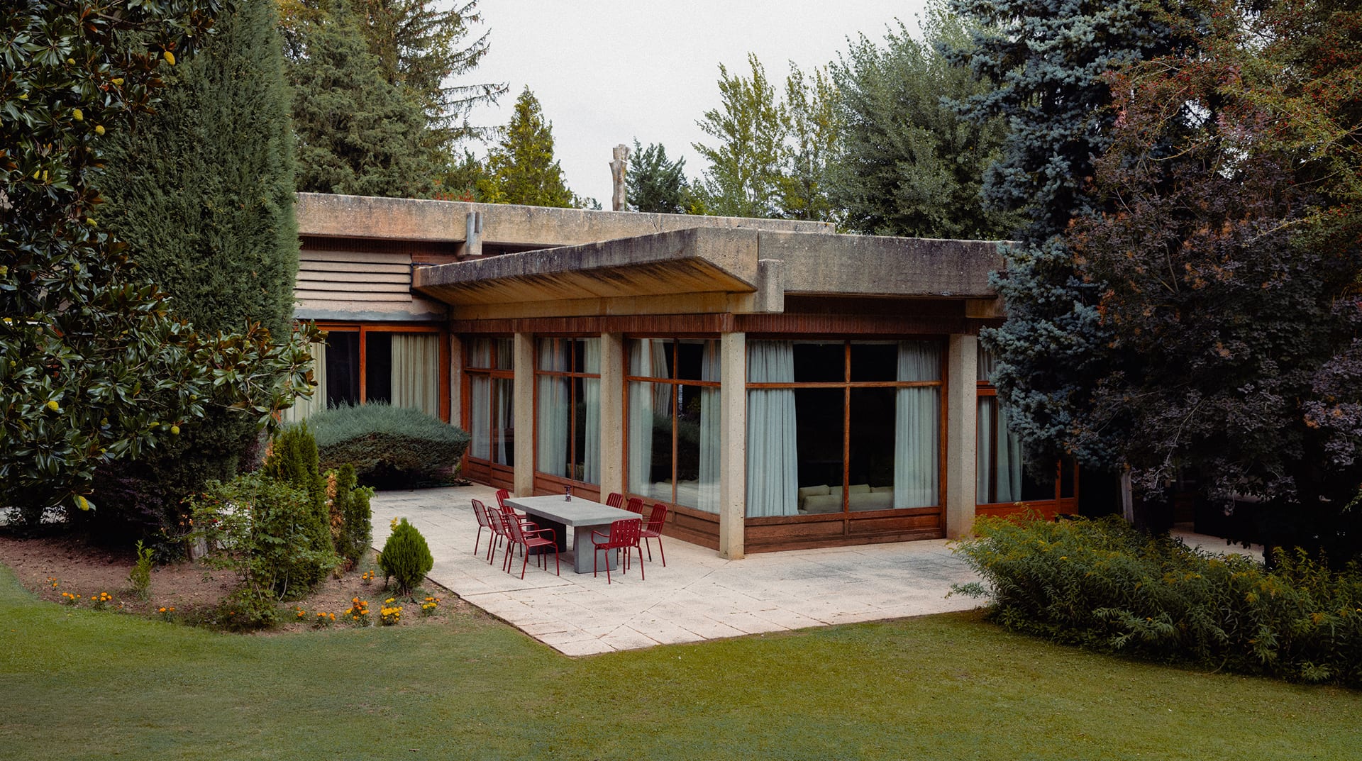 Mesa de exterior rectangular 245x100 cm de cemento Itxaso