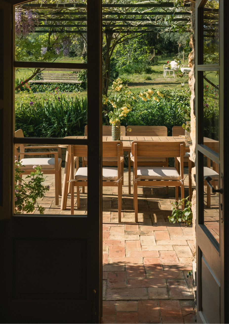 Set de Mesa Rectangular (240x100 cm) y 8 Sillas con Reposabrazos de Madera de Acacia de Exterior Marla