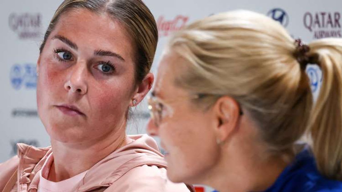 Lionesses legend pulls apart Mary Earps' 'baffling' comments on Hannah Hampton & accuses ex-England goalkeeper of 'disrespecting' Sarina Wiegman
